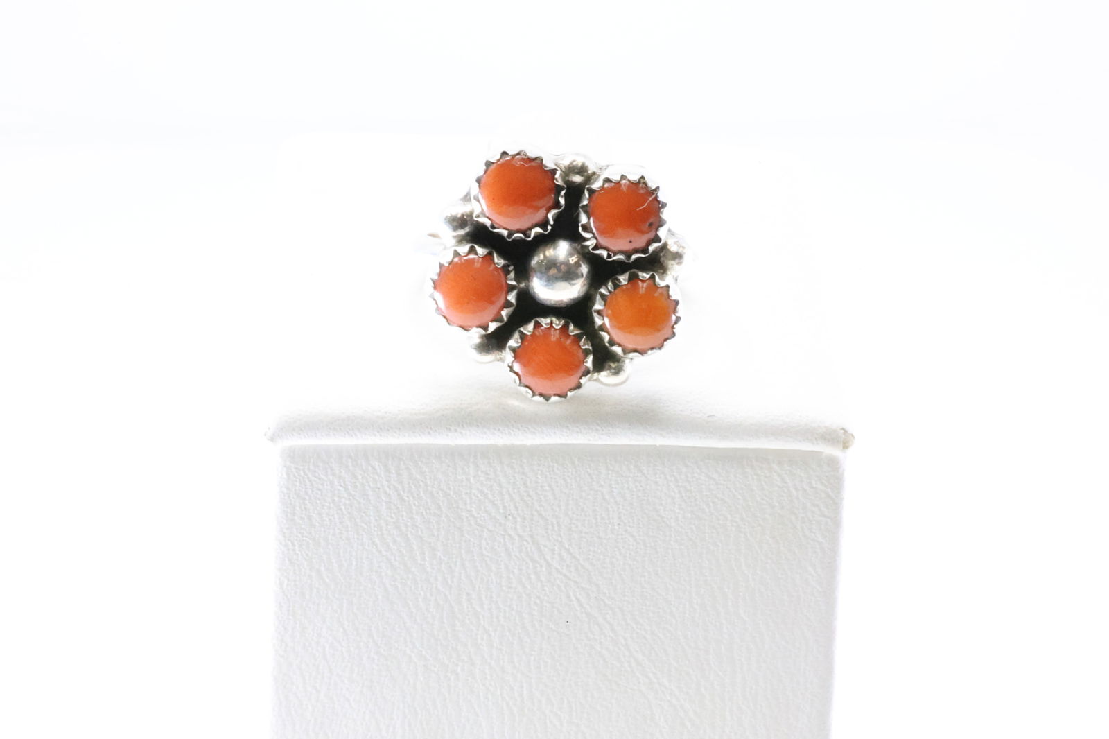 Native America Navajo Sterling Silver Coral Ring By P. Spencer.: This is a Native America Navajo Sterling Silver Coral Ring By P. Spencer. Stamp P. Spencer. Ring Size: 6.00.