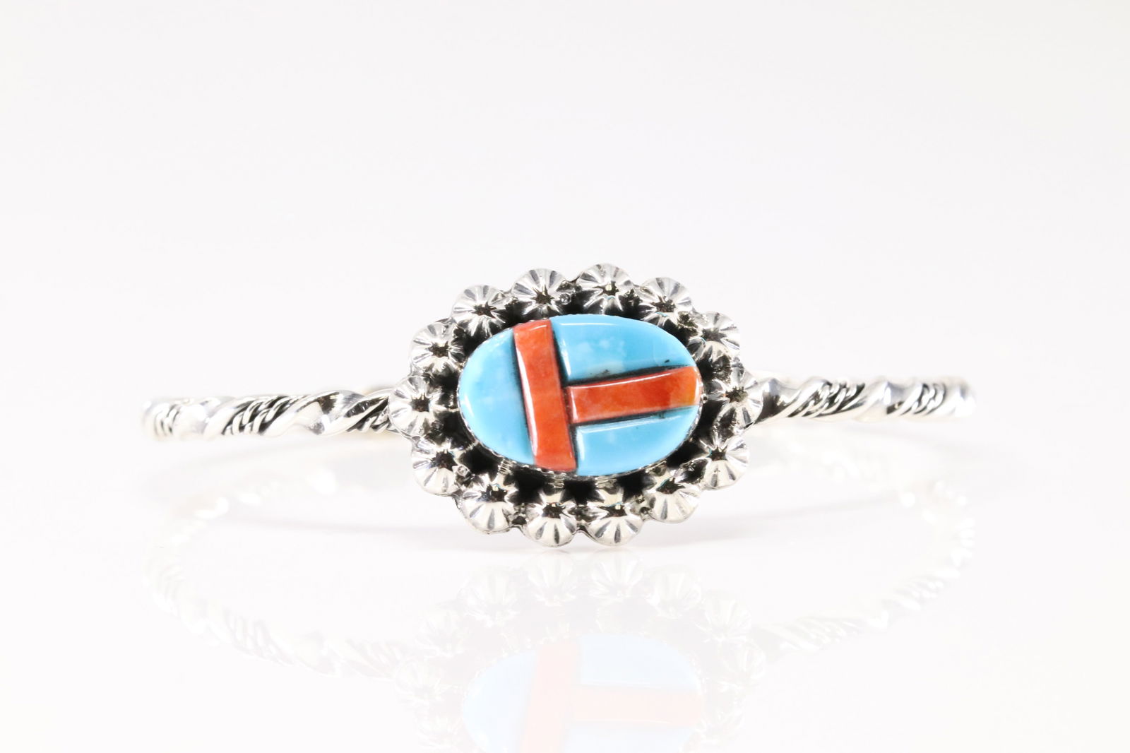 America Sterling Silver Spiny Oyster & Turquoise Bracelet Cuff.: This is a America Sterling Silver Spiny Oyster & Turquoise Bracelet Cuff.