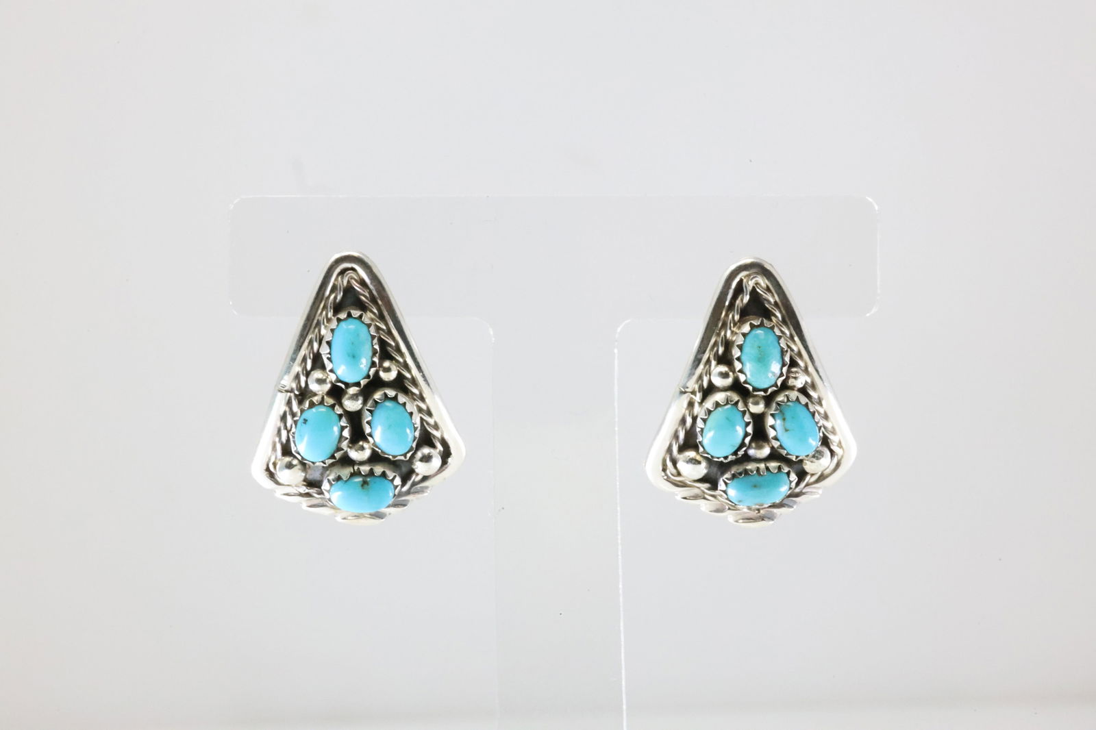 Native America Navajo Sterling Silver Kingman Turquoise Post Earring's By Melvin Chee.: This is a Native America Navajo Sterling Silver Kingman Turquoise Post Earring's By Melvin Chee. Stamp M Chee.