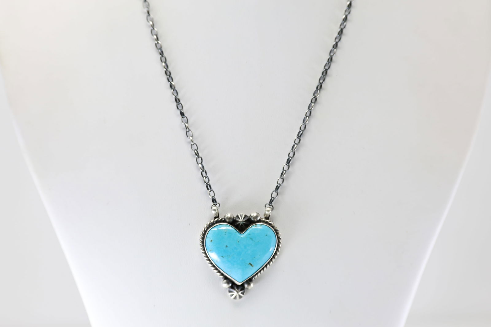 Native America Navajo Sterling Silver Kingman Turquoise Heart Necklace By Johnny Dixon.: This is a Native America Navajo Sterling Silver Kingman Turquoise Heart Necklace By Johnny Dixon. Stamp Dixon. Necklace Length: 16.00.