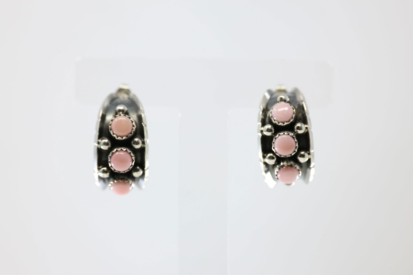 Native America Navajo Sterling Silver Pink Conch Post Hoop Earring's By Reed Charley.: This is a Native America Navajo Sterling Silver Pink Conch Post Hoop Earring's By Reed Charley. Stamp RC.