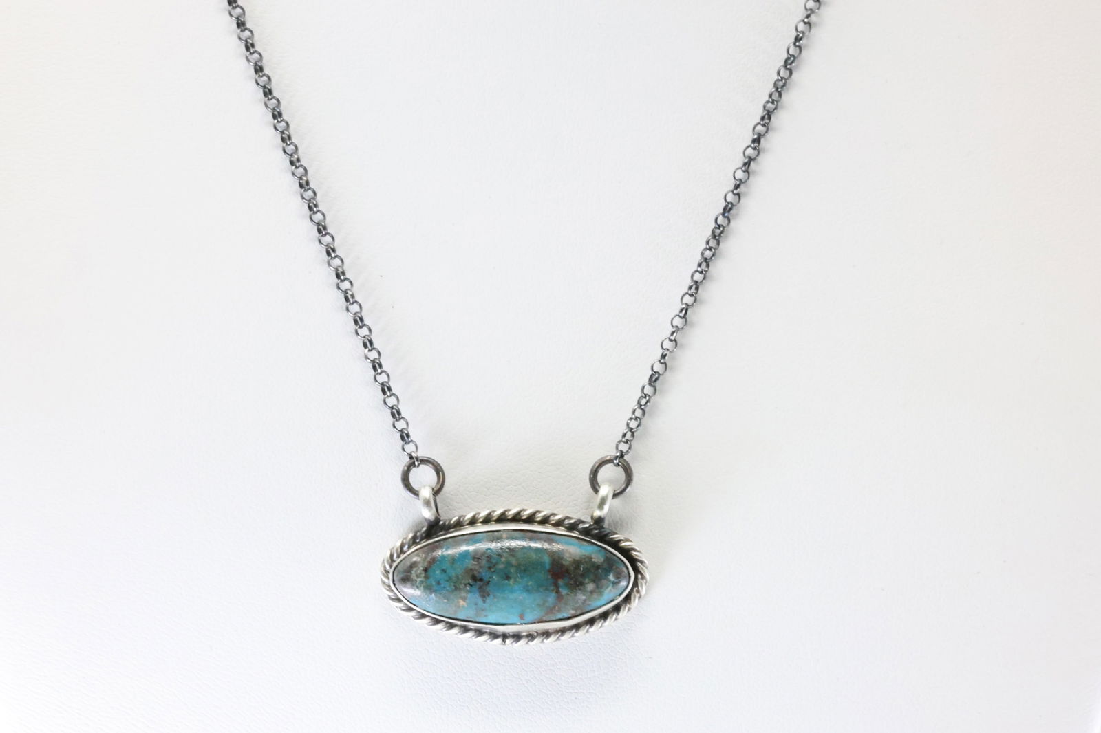 Native America Navajo Sterling Silver Turquoise Necklace By Johnny Dixon.: This is a Native America Navajo Sterling Silver Turquoise Necklace By Johnny Dixon. Stamp Dixon. Necklace Length: 16.00.