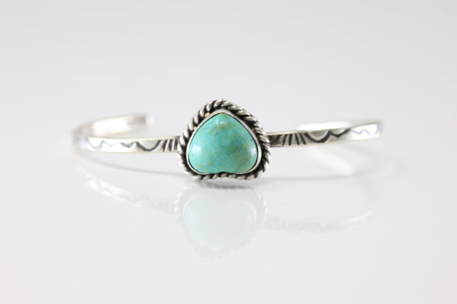 Native America Navajo Sterling Silver Kingman Turquoise Heart Bracelet Cuff By Donovan Skeets. (1 of 4)