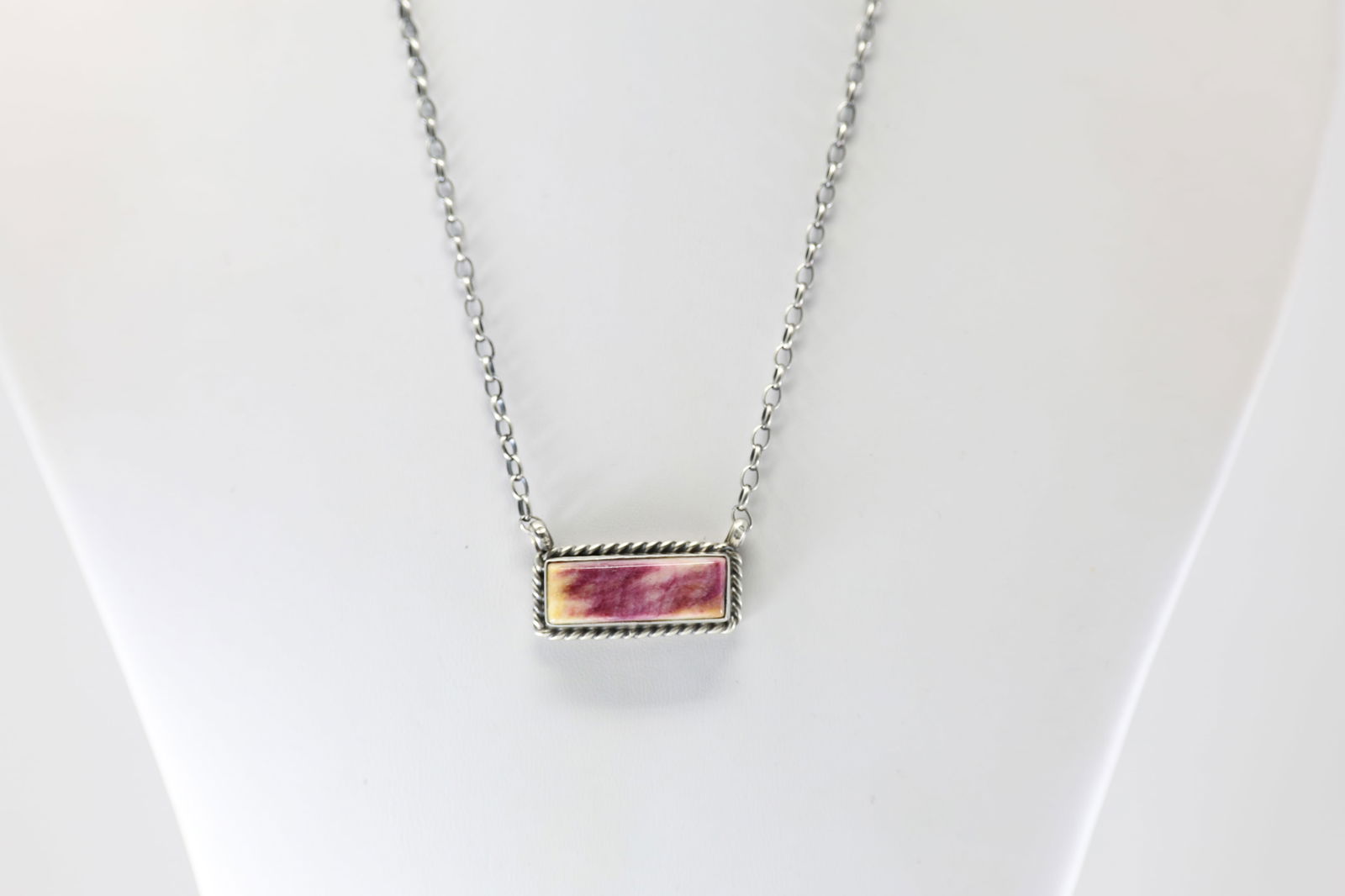 Native America Navajo Sterling Silver Purple Spiny Oyster Necklace By Chassity Belone.: This is a Native America Navajo Sterling Silver Purple Spiny Oyster Necklace By Chassity Belone. Stamp C.Belone. Necklace Length: 16.00.