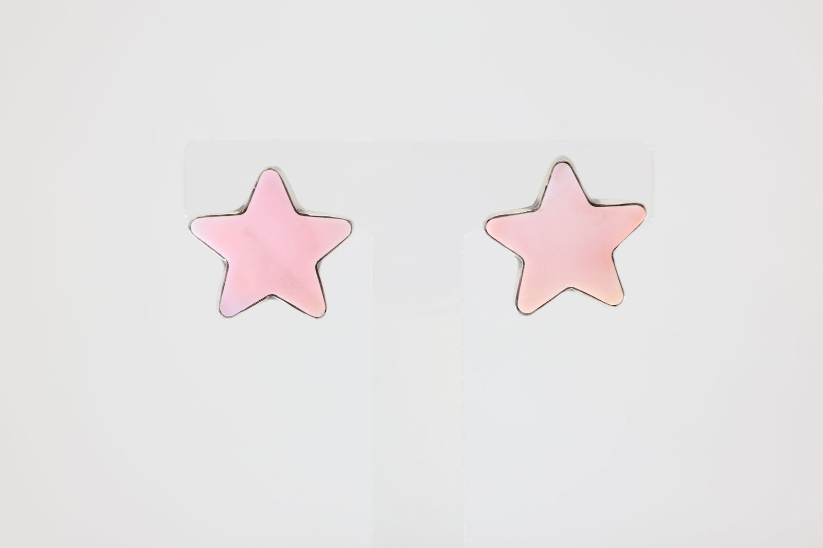 Native America Navajo Sterling Silver Pink Conch Post Earring's By Donovan Skeets.: This is a Native America Navajo Sterling Silver Pink Conch Post Earring's By Donovan Skeets. Stamp Donovan Skeets.