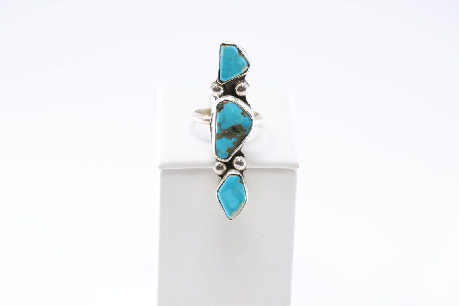 Native America Zuni Sterling Silver Turquoise Ring By Jude Candelaria.: This is a Native America Zuni Sterling Silver Turquoise Ring By Jude Candelaria. Stamp Jude Candelaria. Ring Size: 7.00.