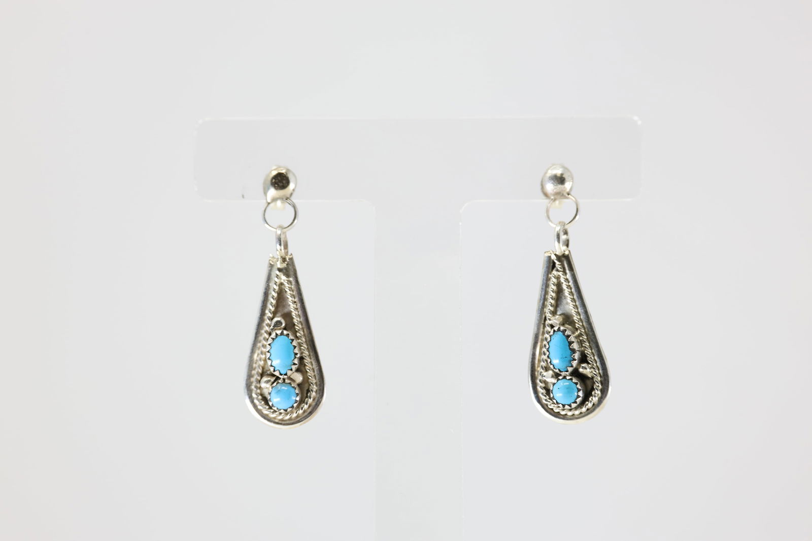 Native America Navajo Sterling Silver Turquoise Dangling Earring's By Thelma Yazzie.: This is a Native America Navajo Sterling Silver Turquoise Dangling Earring's By Thelma Yazzie. Stamp Y.