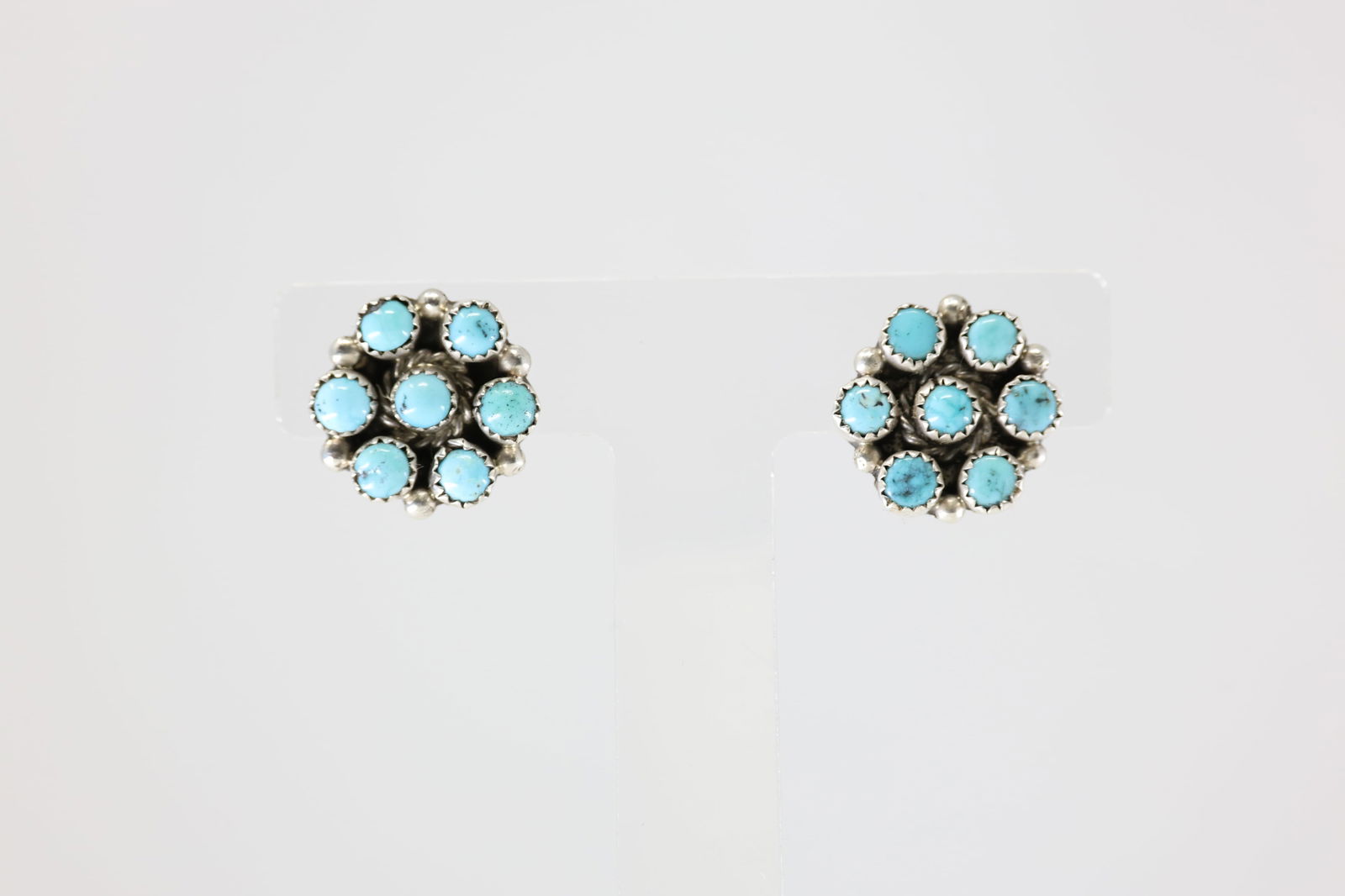 Native America Navajo Sterling Silver Kingman Turquoise Post Earring's By Maxine Ramirez.: This is a Native America Navajo Sterling Silver Kingman Turquoise Post Earring's By Maxine Ramirez. Stamp MR.