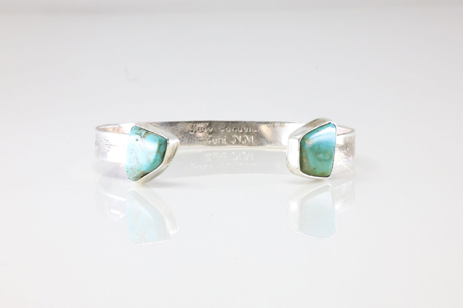 Native America Zuni Sterling Silver Turquoise Bracelet Cuff By Jude Candelaria.: This is a Native America Zuni Sterling Silver Turquoise Bracelet Cuff By Jude Candelaria. Stamp Jude Candelaria.