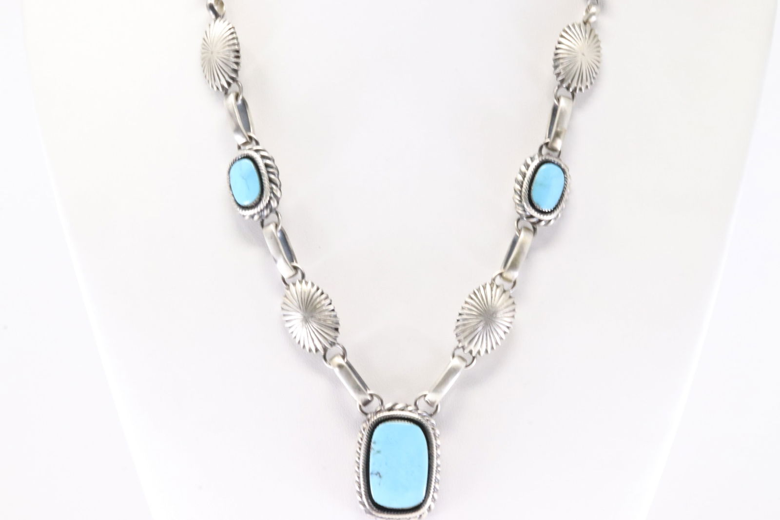 America Sterling Silver Turquoise Necklace 3 Stone.: This is a America Sterling Silver Turquoise Necklace 3 Stone. Necklace length: 18.00"