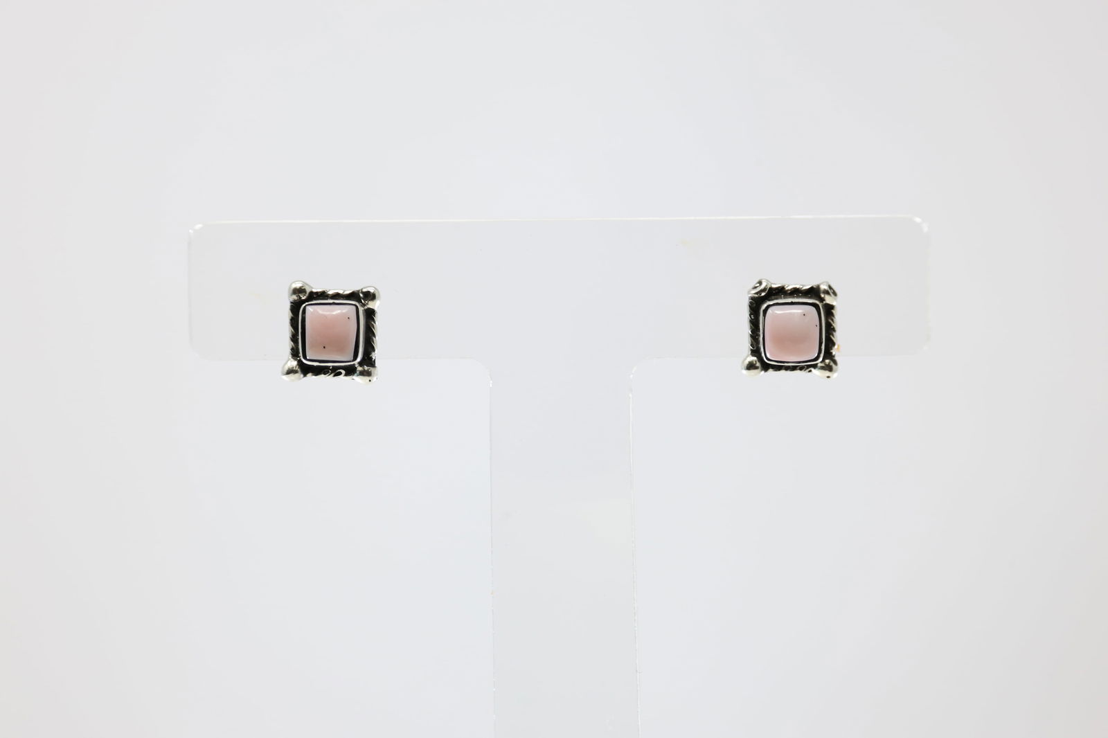 America Sterling Silver Pink Conch Post Earring's.: This is a America Sterling Silver Pink Conch Post Earring's.