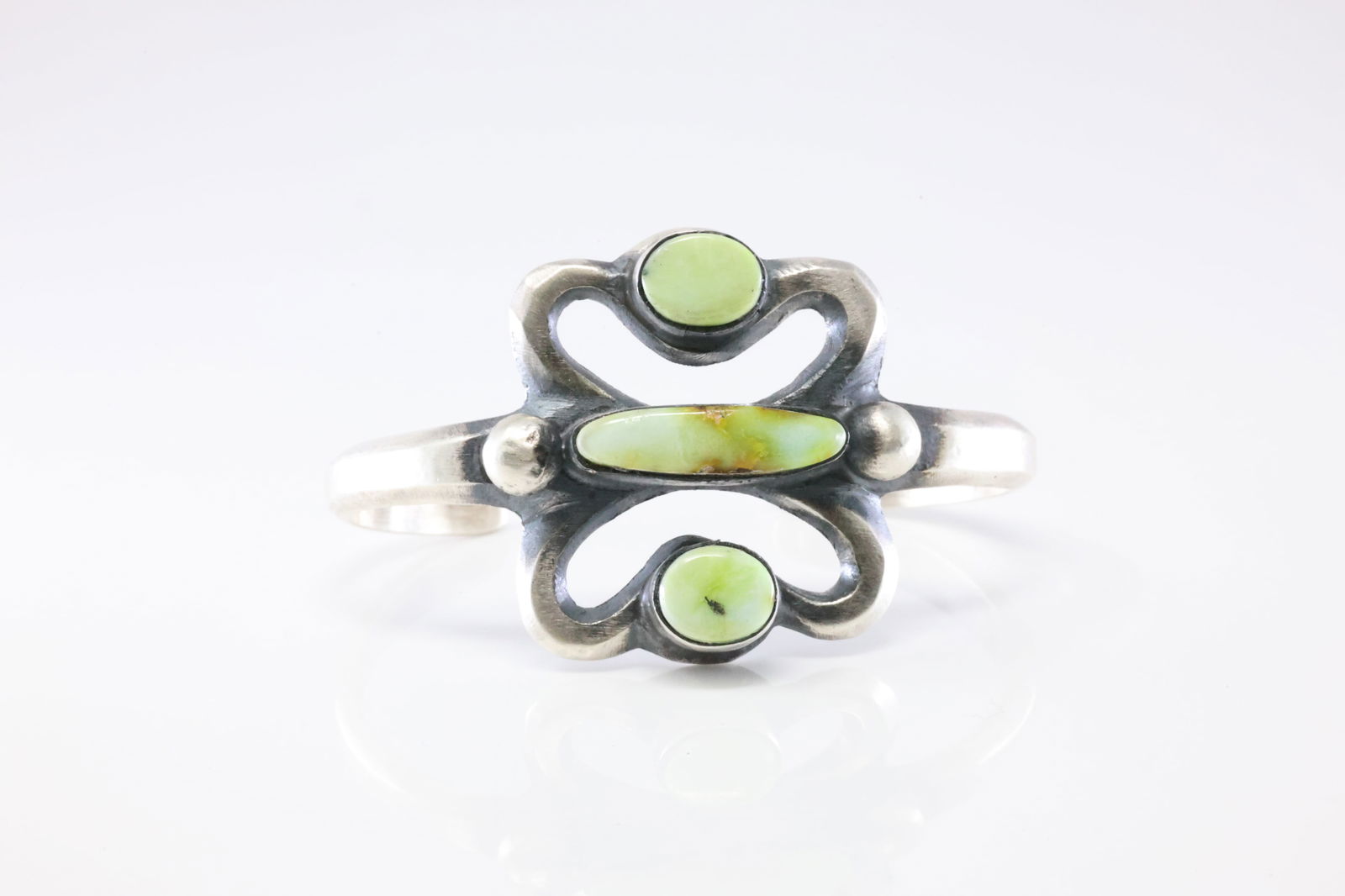 Native America Navajo Sterling Silver Sonora Gold Bracelet Cuff By Chimnes Butte.: This is a Native America Navajo Sterling Silver Sonora Gold Bracelet Cuff By Chimnes Butte. Stamp Chimney Butte.