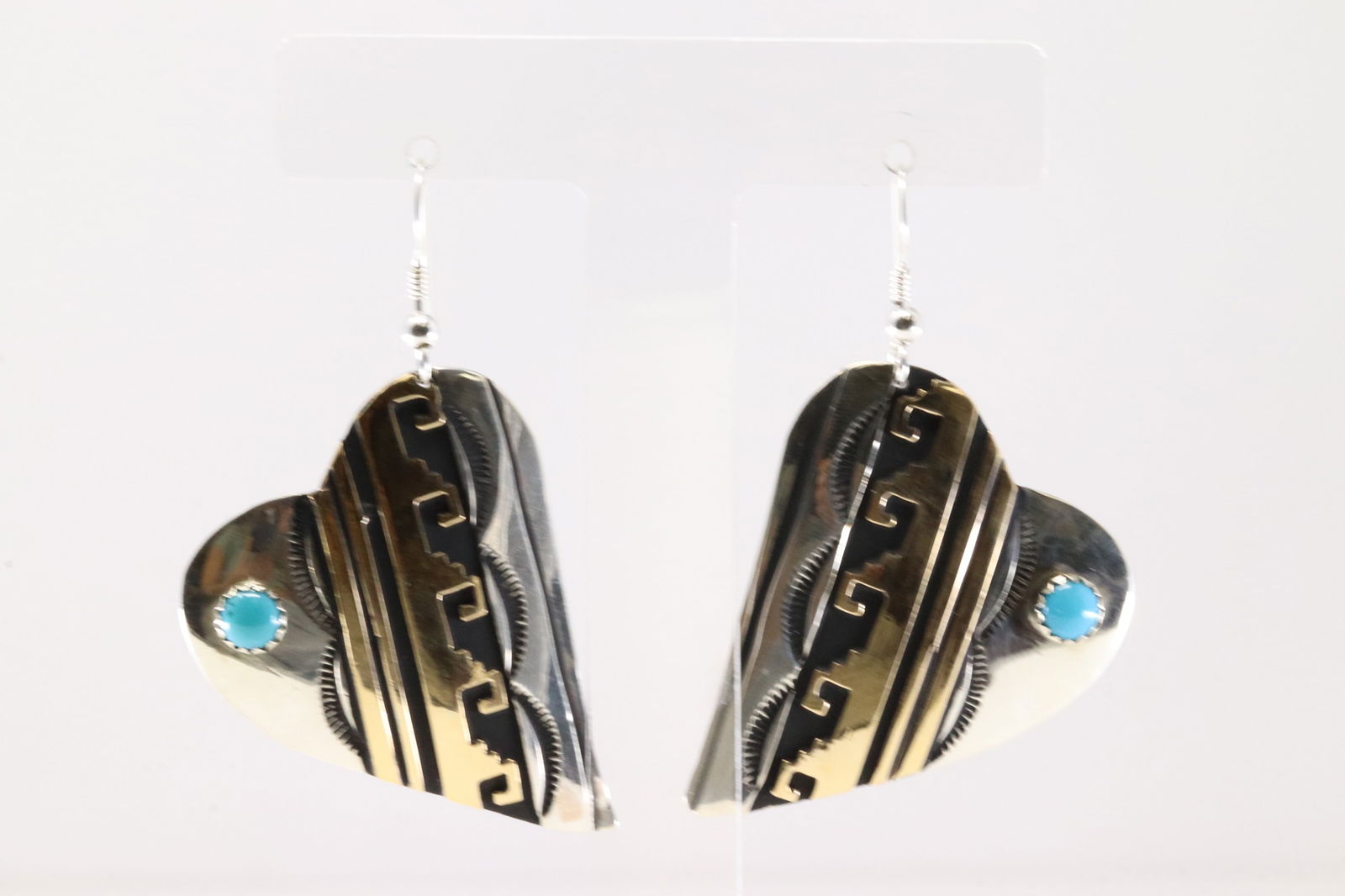 Native America Navajo Sterling Silver Turquoise Heart Dangling Earring'a By T/R Singer.: This is a Native America Navajo Sterling Silver Turquoise Heart Dangling Earring'a By T/R Singer. Stamp T.R Singer.