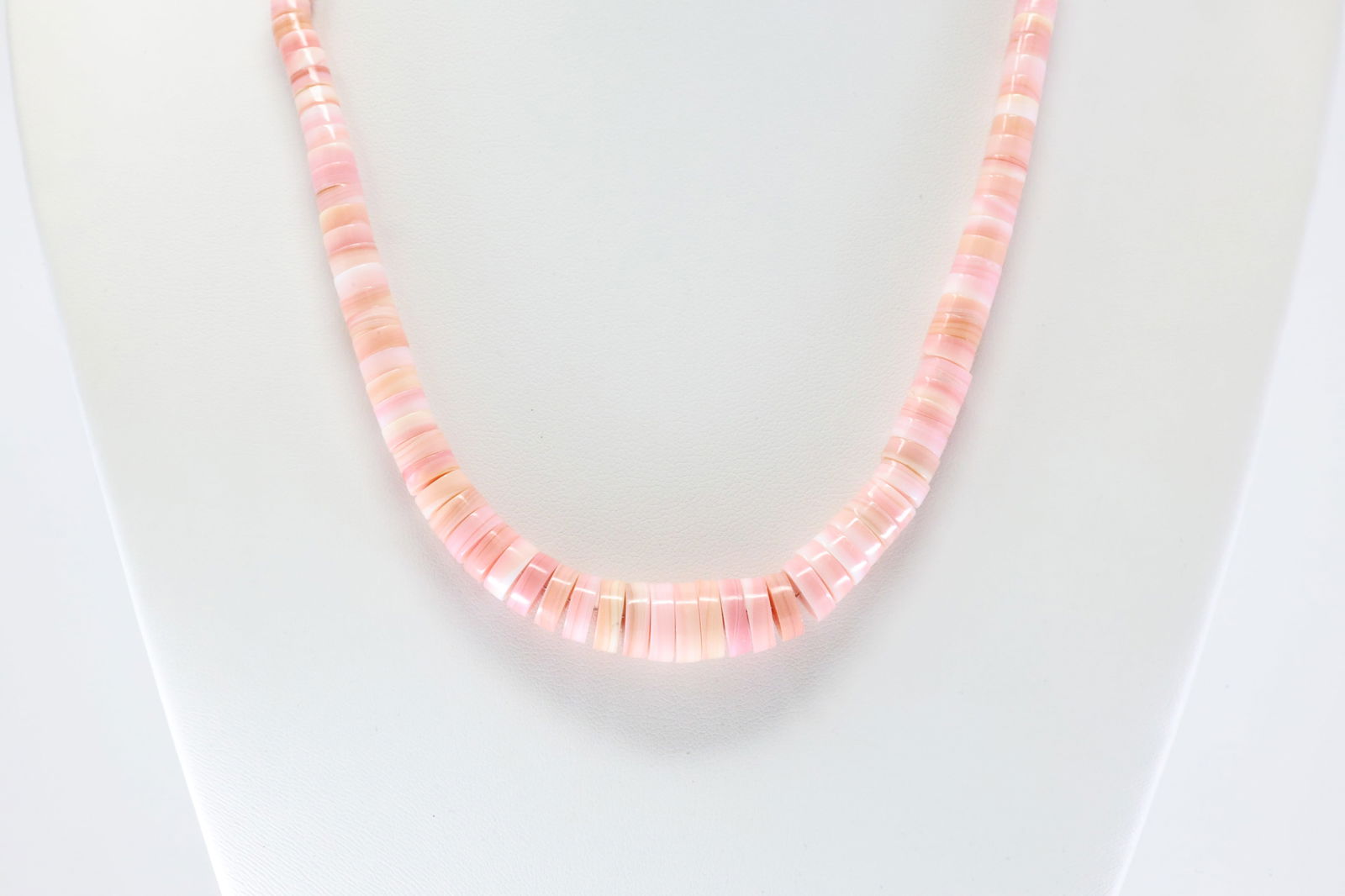 America Sterling Silver Pink Conch Necklace. (1 of 3)