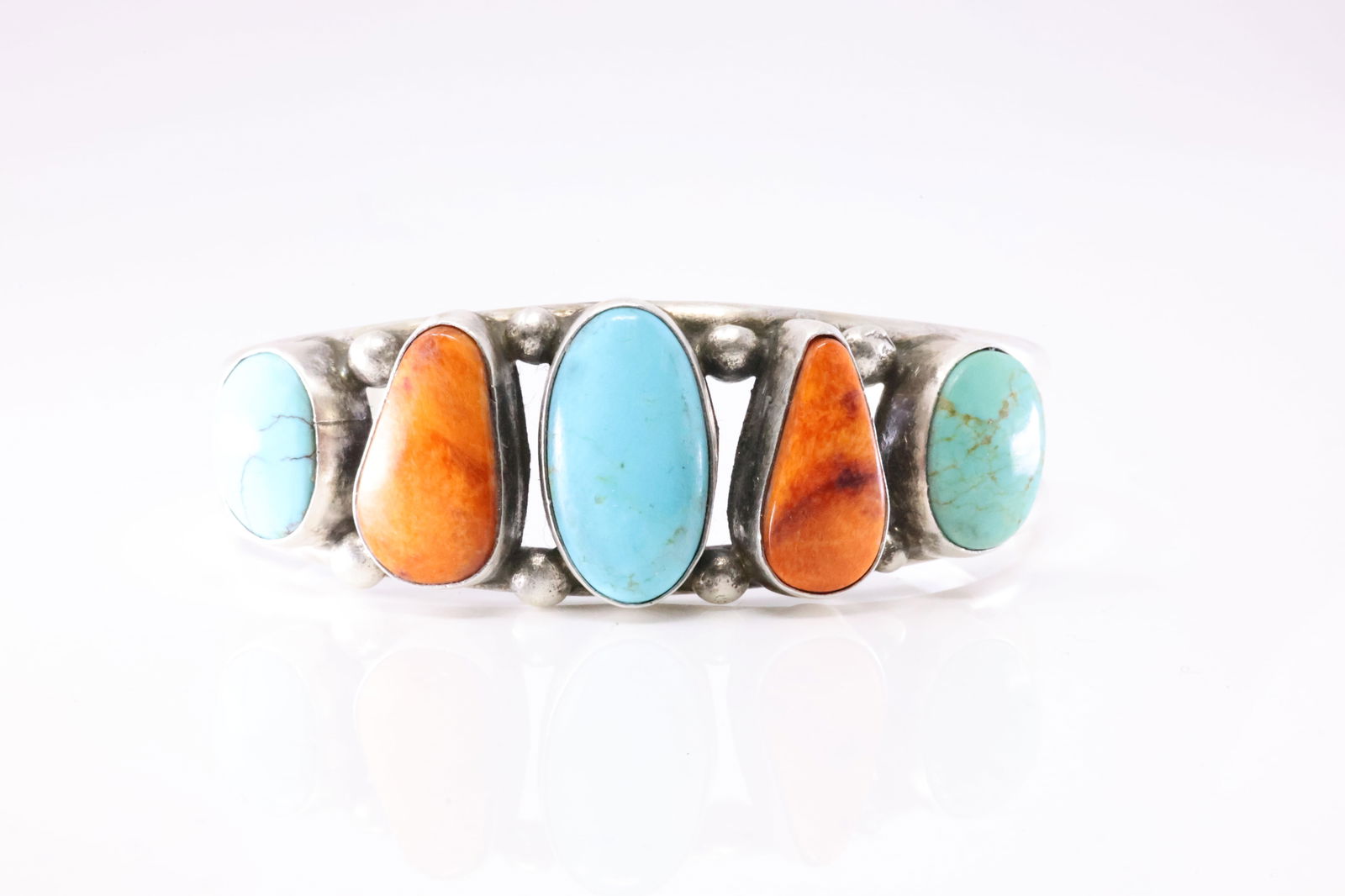 Native America Navajo Sterling Silver Spiny Oyster & Turquoise Bracelet Cuff By AL.: This is a Native America Navajo Sterling Silver Spiny Oyster & Turquoise Bracelet Cuff By AL. Stamp AL.