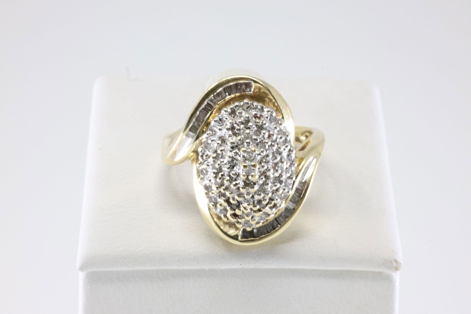 Diamond Ring 10Kt. (1 of 4)