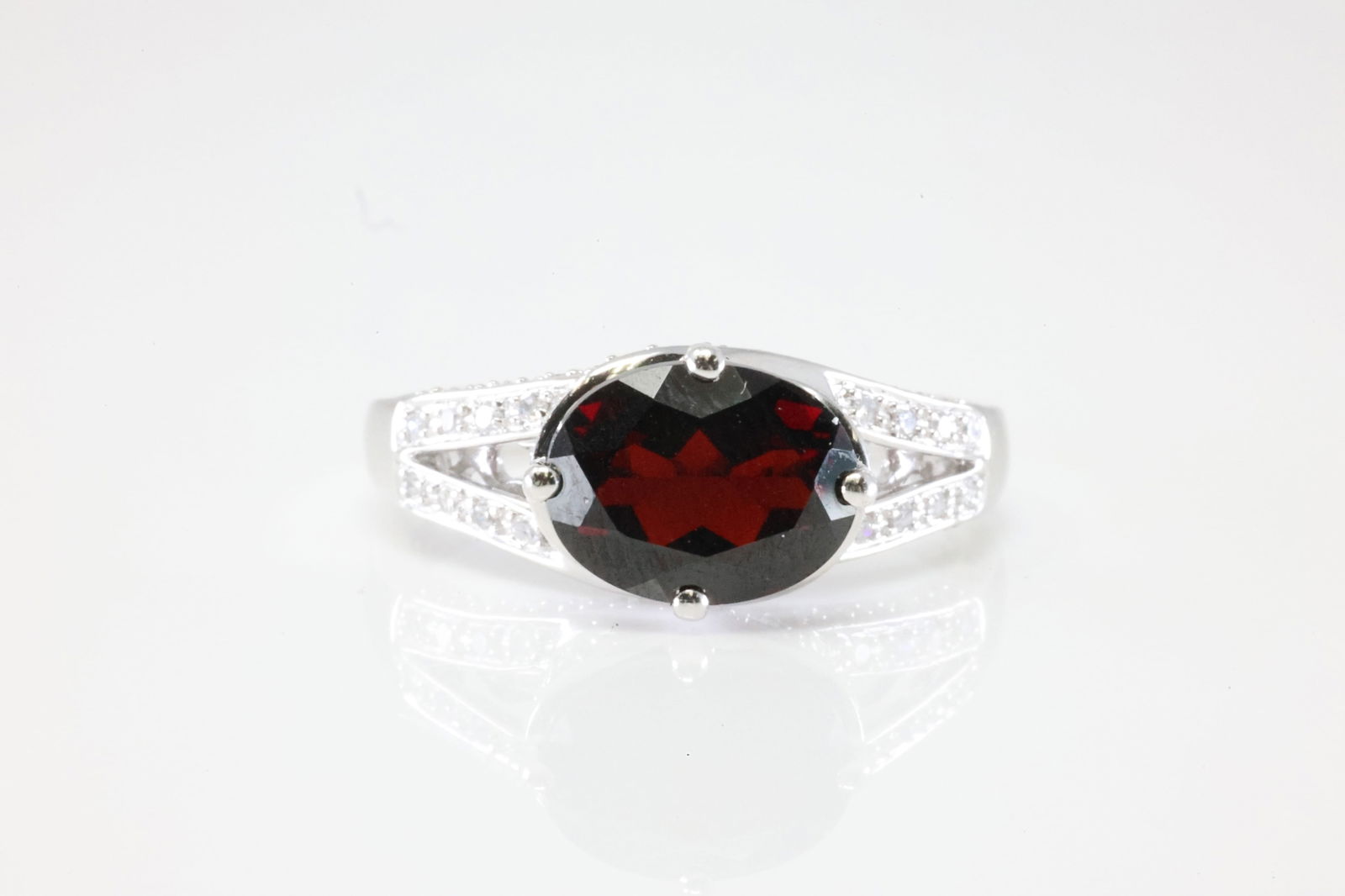 Garnet & Diamond Ring 14Kt. (1 of 4)