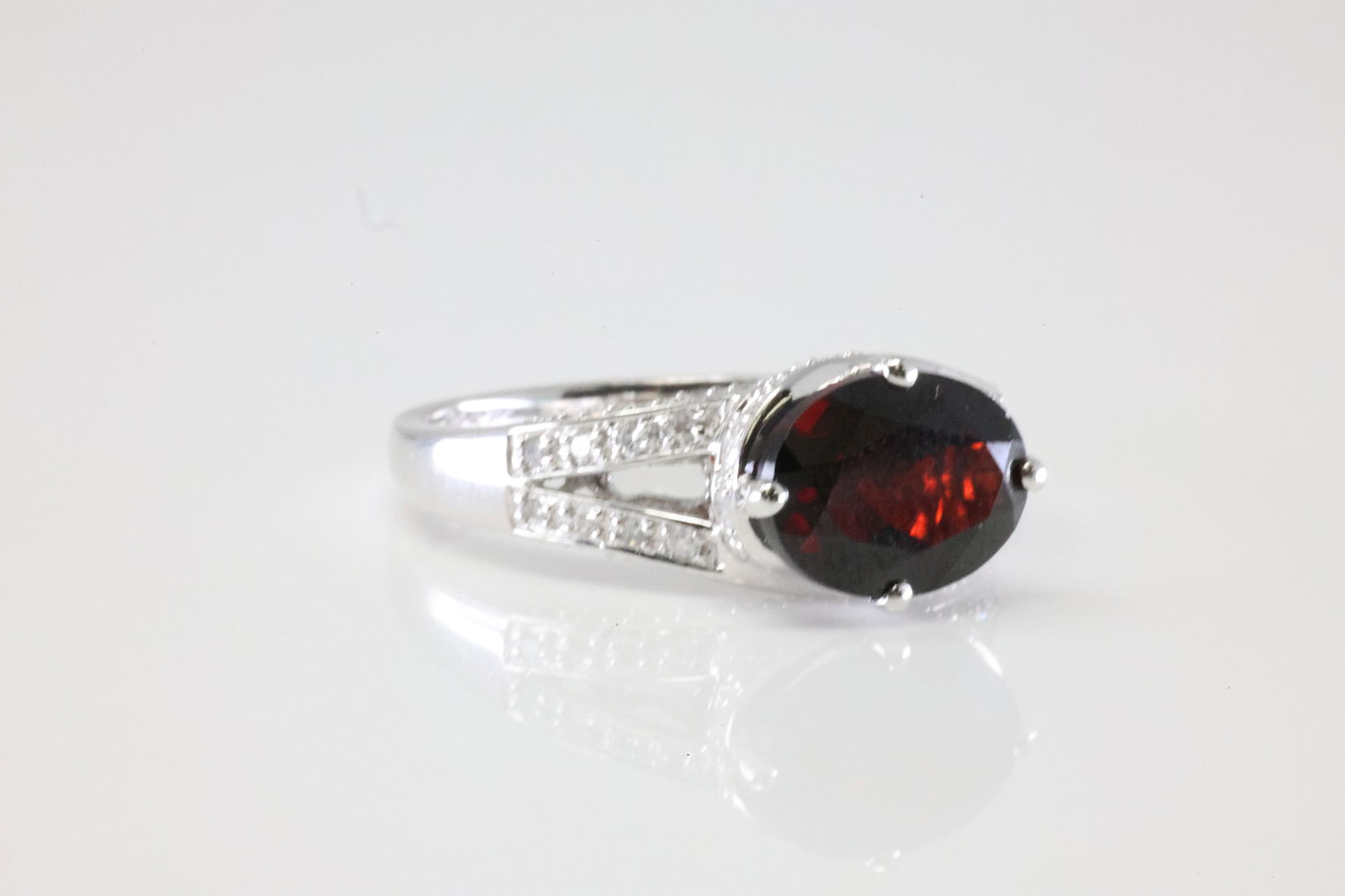 Garnet & Diamond Ring 14Kt. - 2