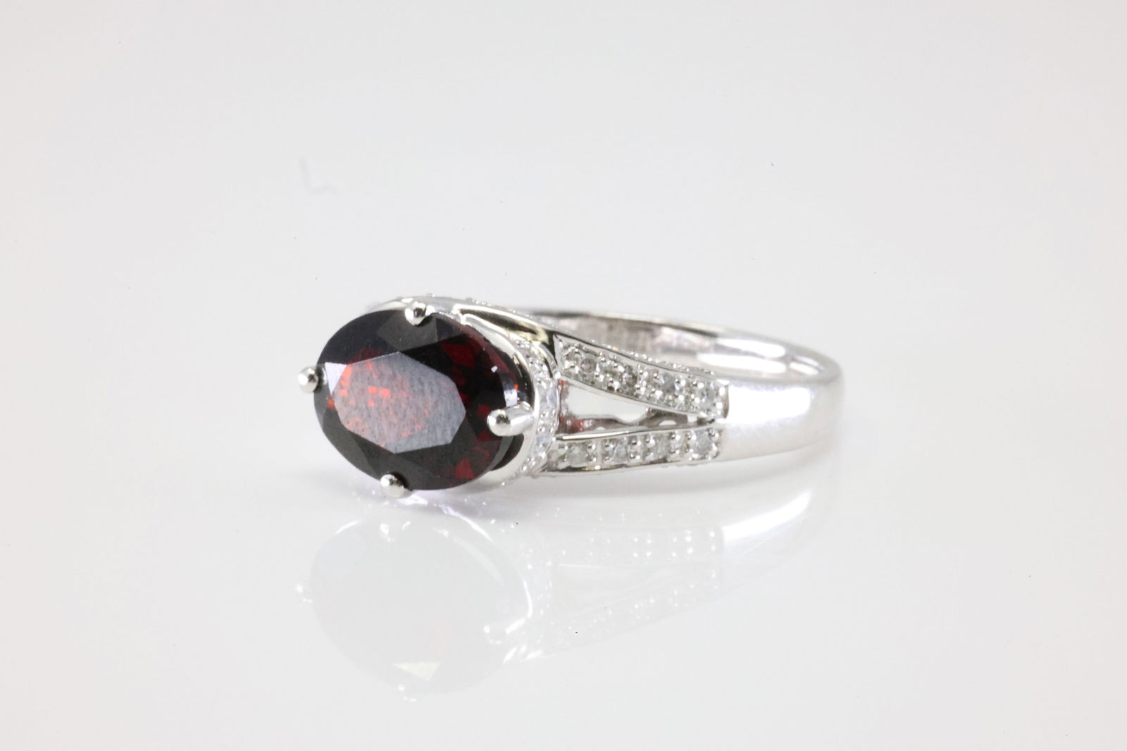 Garnet & Diamond Ring 14Kt. - 3