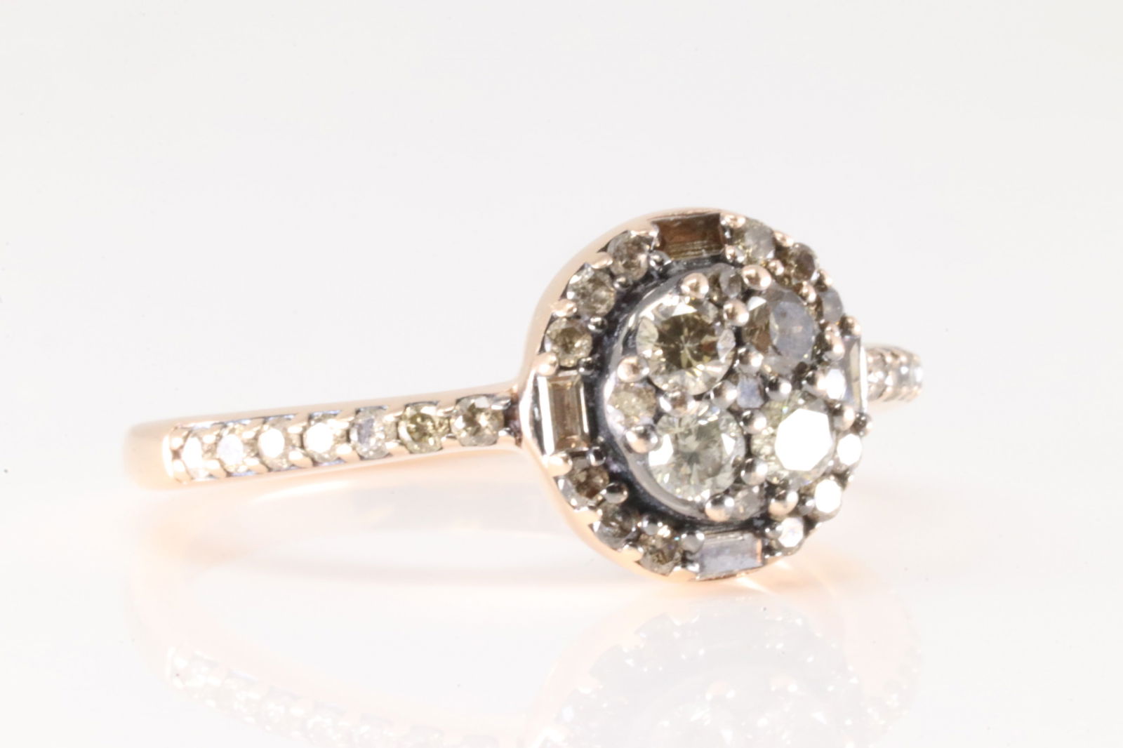 Elegant Diamond Ring 10Kt. - 3