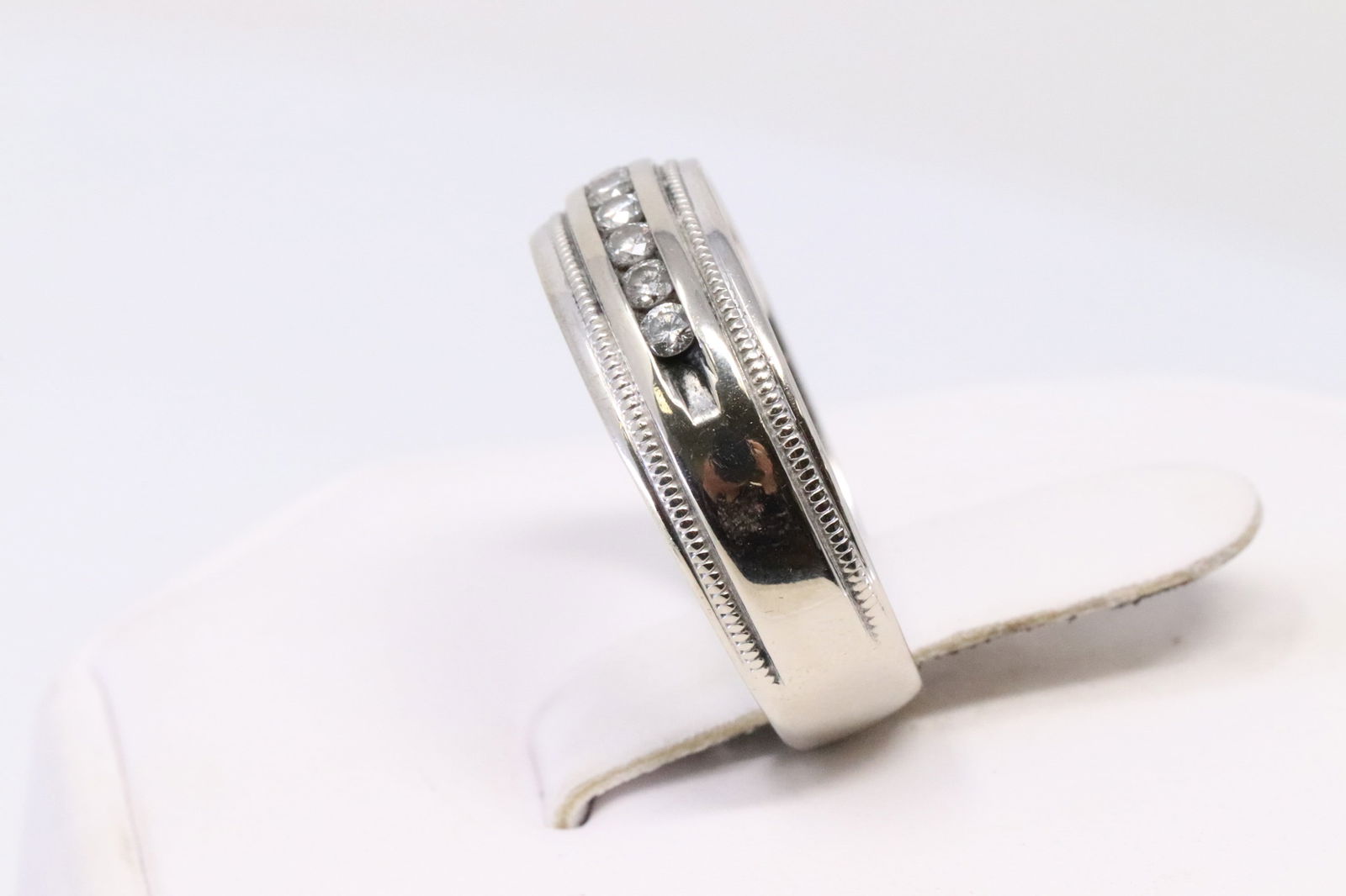 14KT White Gold Diamond Ring. - 2