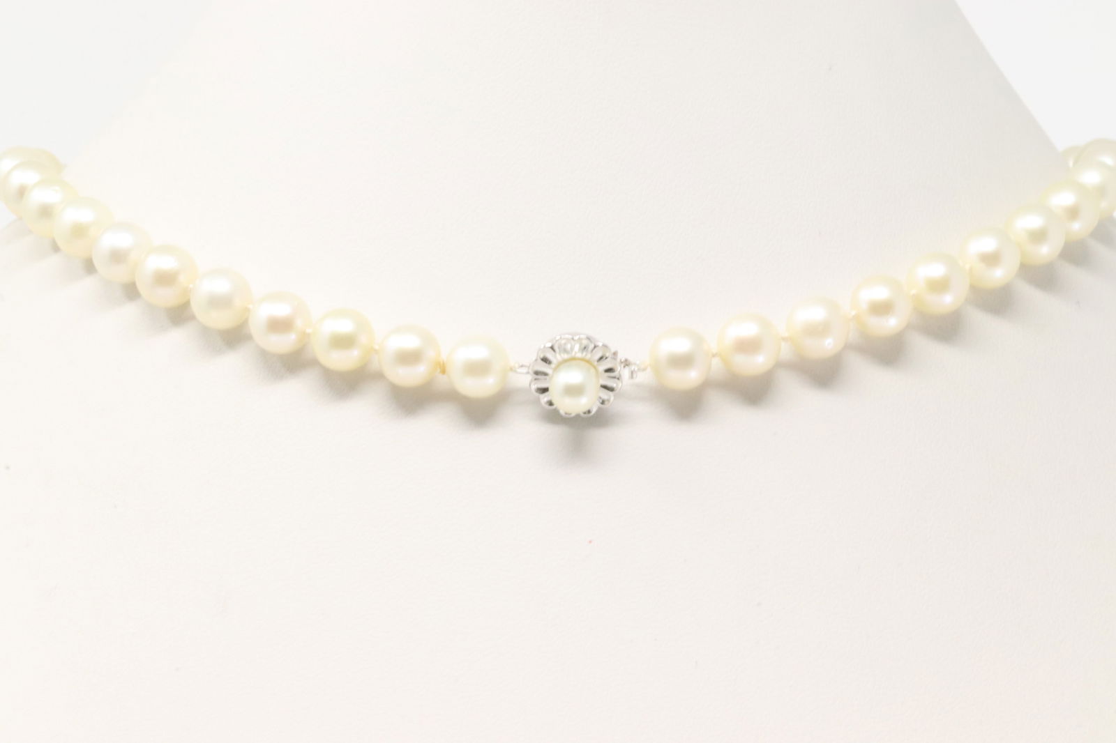 Elegant Pearl Necklace 14Kt. (1 of 4)