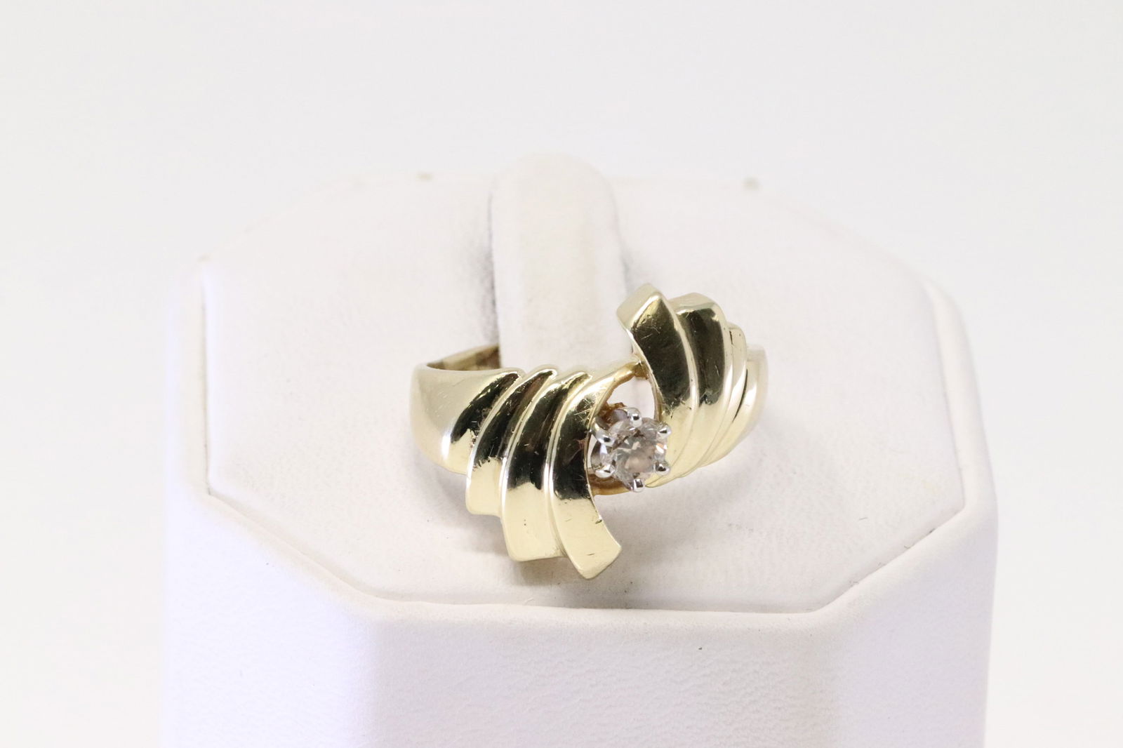 Diamond Ring 10Kt. (1 of 4)