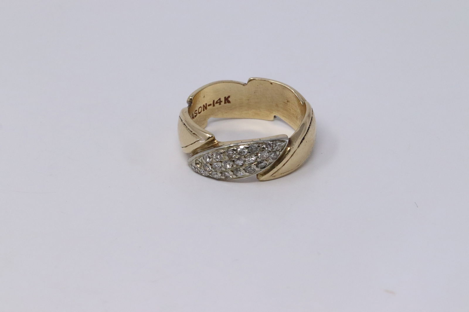 14KT Diamond Ladies Ring: Ladies 14kt Yellow Gold Diamond ring. Ring has 20 round diamonds. Diamonds weight approx 0.50cttw. Ring size: 5.50. Total weight 5.60 grams.