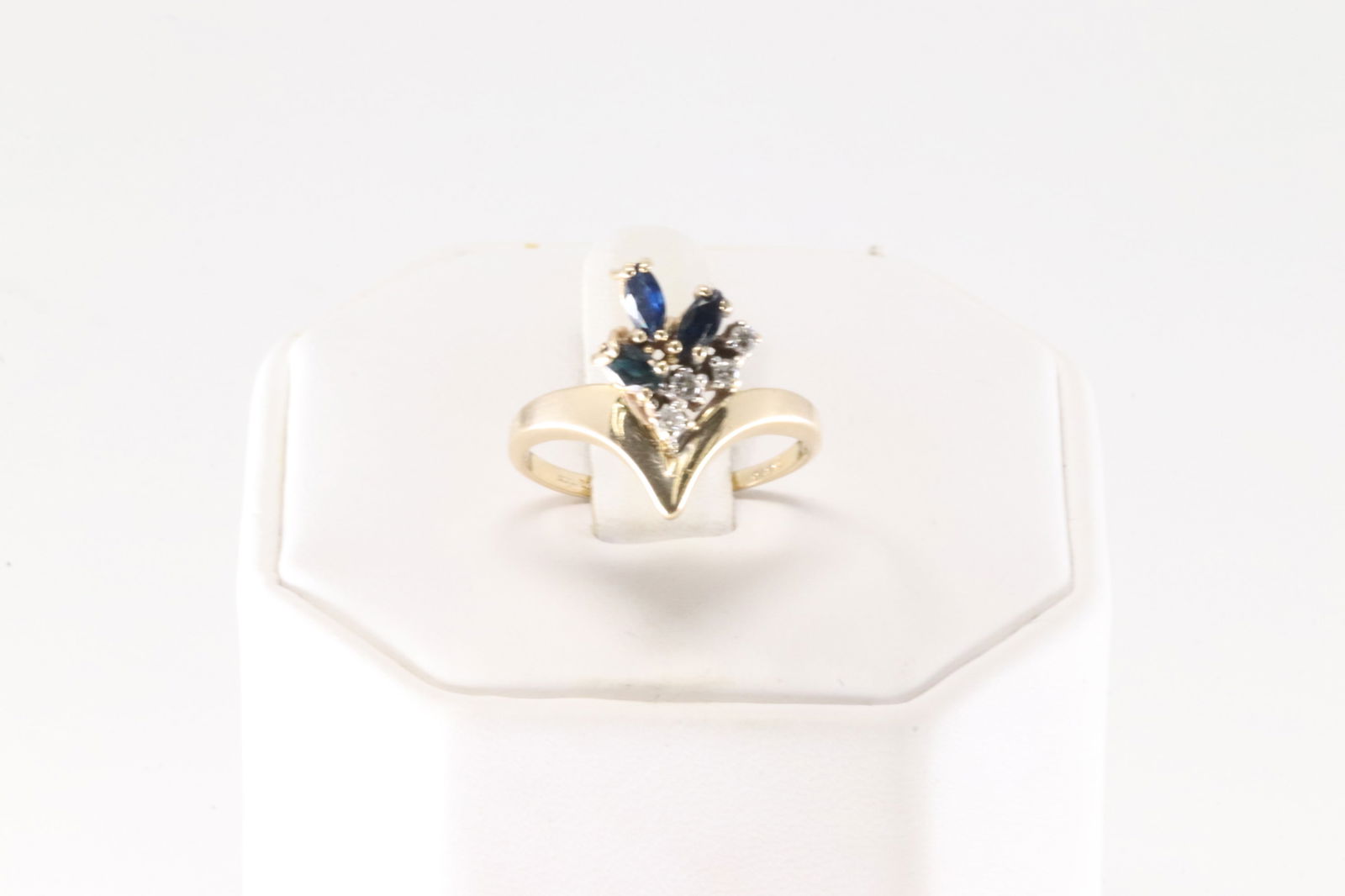 Sapphire & Diamond Ring 14Kt.: Ladies 14Kt Yellow Gold Sapphire & Diamond Ring. Ring has V design with 3 oval blue sapphire's & 4 round diamonds. Dimaonds weight approx: 0.25ctw. Ring size: 7.50. Total weight: 3.00 Grams.