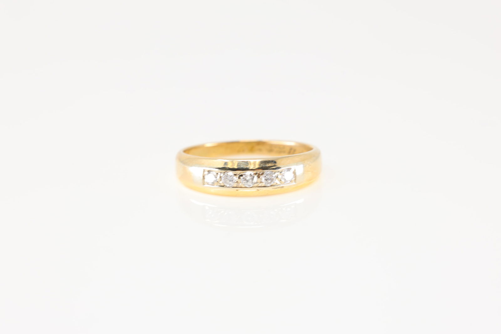 Diamond Wedding Ring 14Kt. B86: 14Kt Yellow Gold Diamond Wedding Ring. ring has a row of 5 sparkling diamonds, Its timeless design makes it an ideal choice for both everyday elegance and special occasions. Diamonds weight approx: