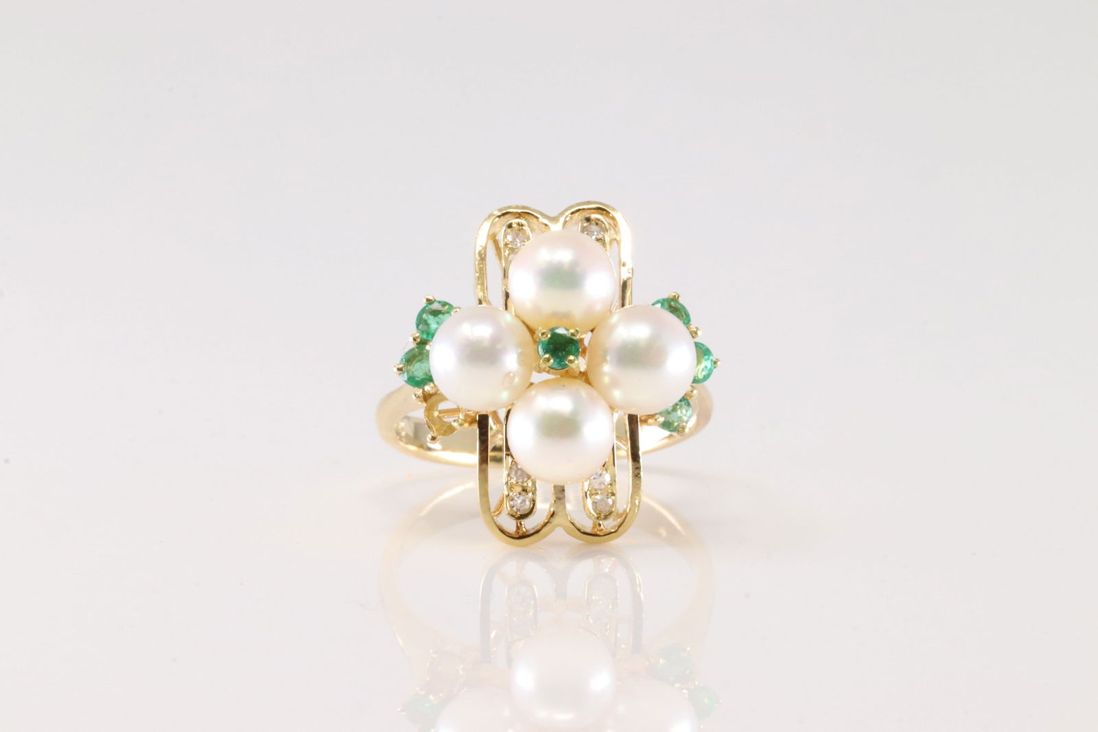 Emerald, Pearl & Diamond Ring 18Kt.: ladies 18Kt Yellow Gold Emerald, Pearl & Diamond Ring. This Gorgeous Ring has 6 Emerald Gemstones, 4 Pearls & 8 Round Sparkling Diamonds. Diamond Weight Approx: 0.30ctw Ring Size: 6.00 Grams.