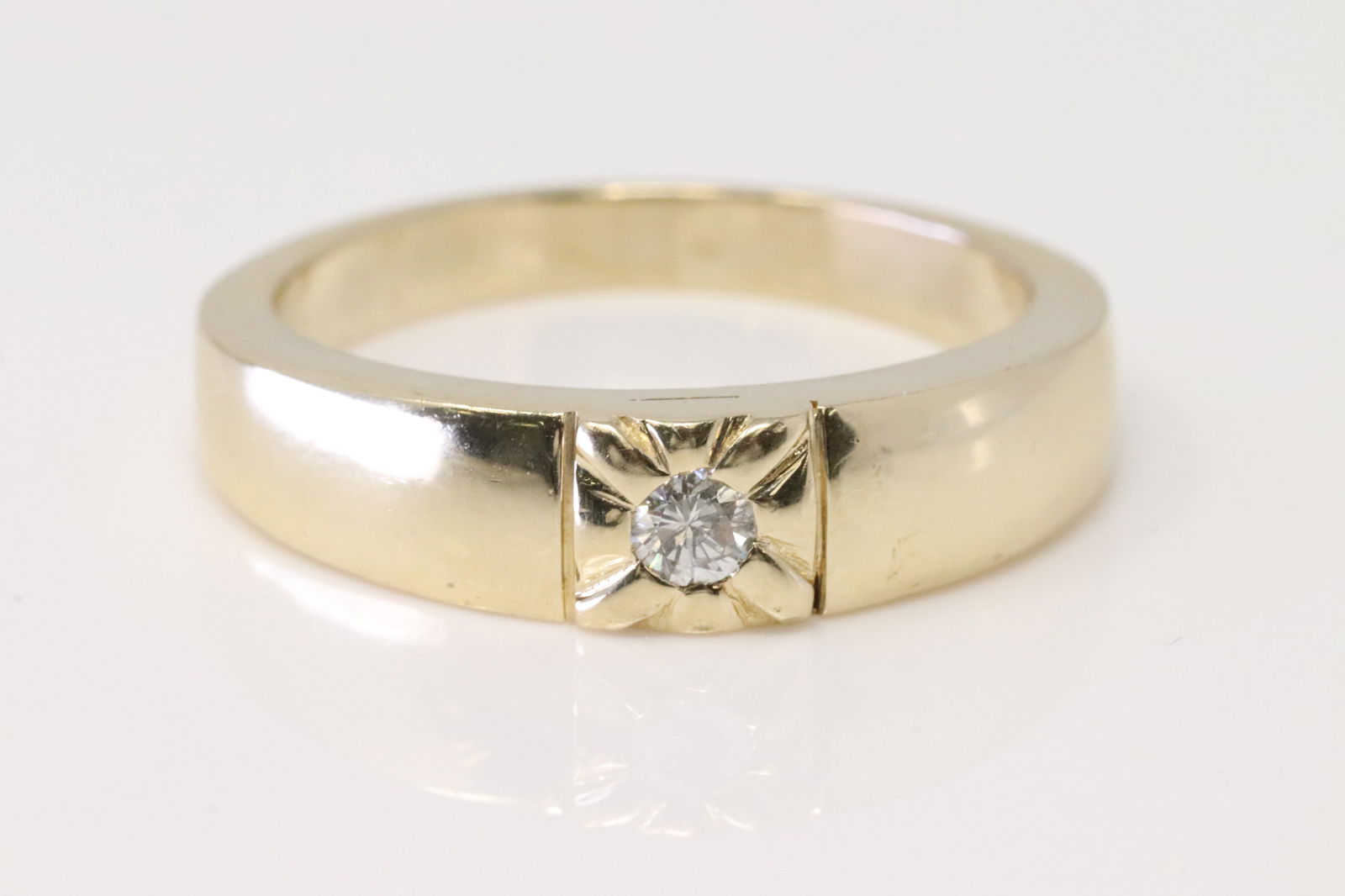 Diamond Ring 14Kt.: 14Kt Yellow Gold Wedding Diamond Ring. Ring has one Diamond. Diamond weight approx: 0.15ctw. Ring size: 11.00. Total weight: 10.00 Grams.