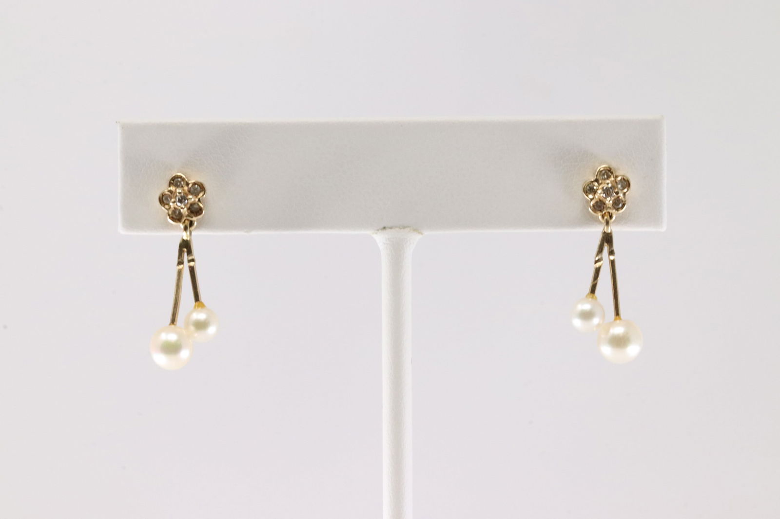 Diamond Pearl Stud Drop Stud Earring 14Kt.: Ladies 14Kt Yellow Gold Pearl & Diamond Stud Drop Earring. This Elegant Earring's has 4 Pearls & 12 Round Sparkling Diamonds.