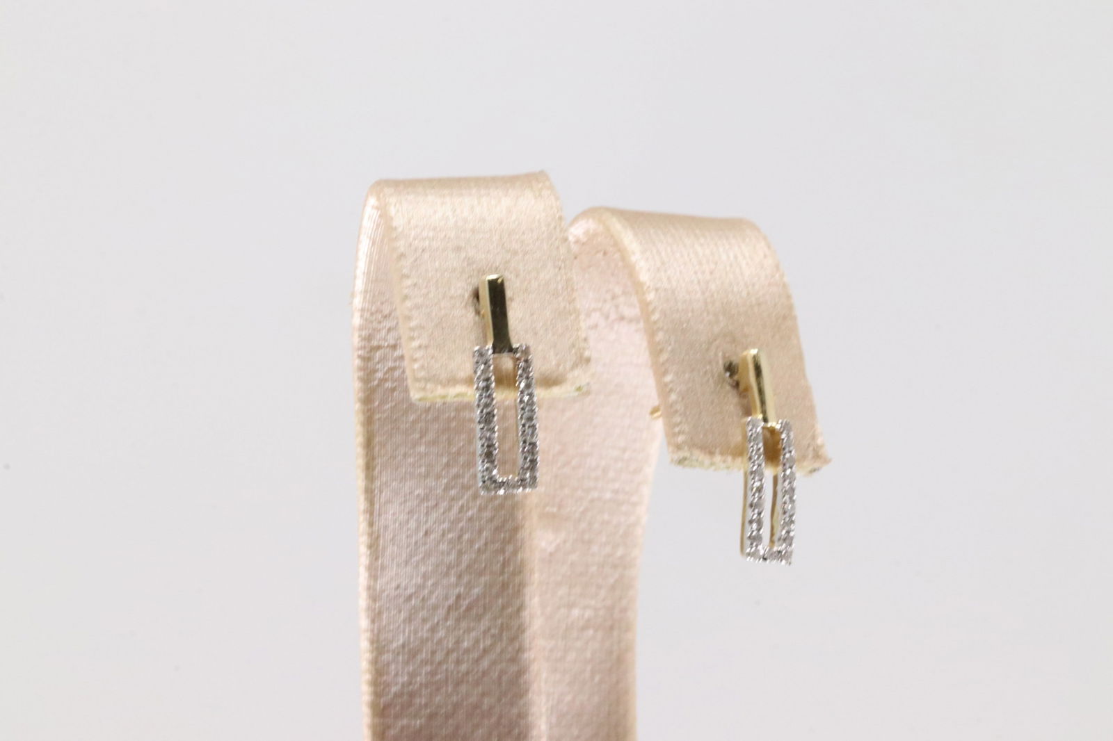 Diamons Stud Earring 10kt. - 2
