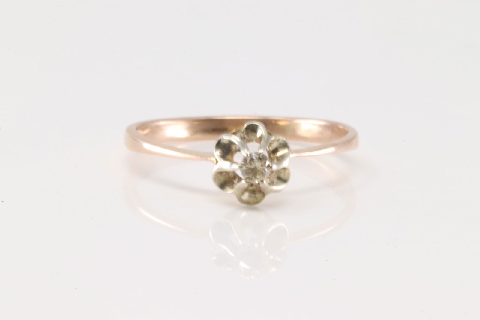 Flower Diamond Ring 14Kt.: Ladies 14Kt Rose Gold Flower Diamond Ring. This ring has flower design with one diamond on the center. Ring size: 7.25.