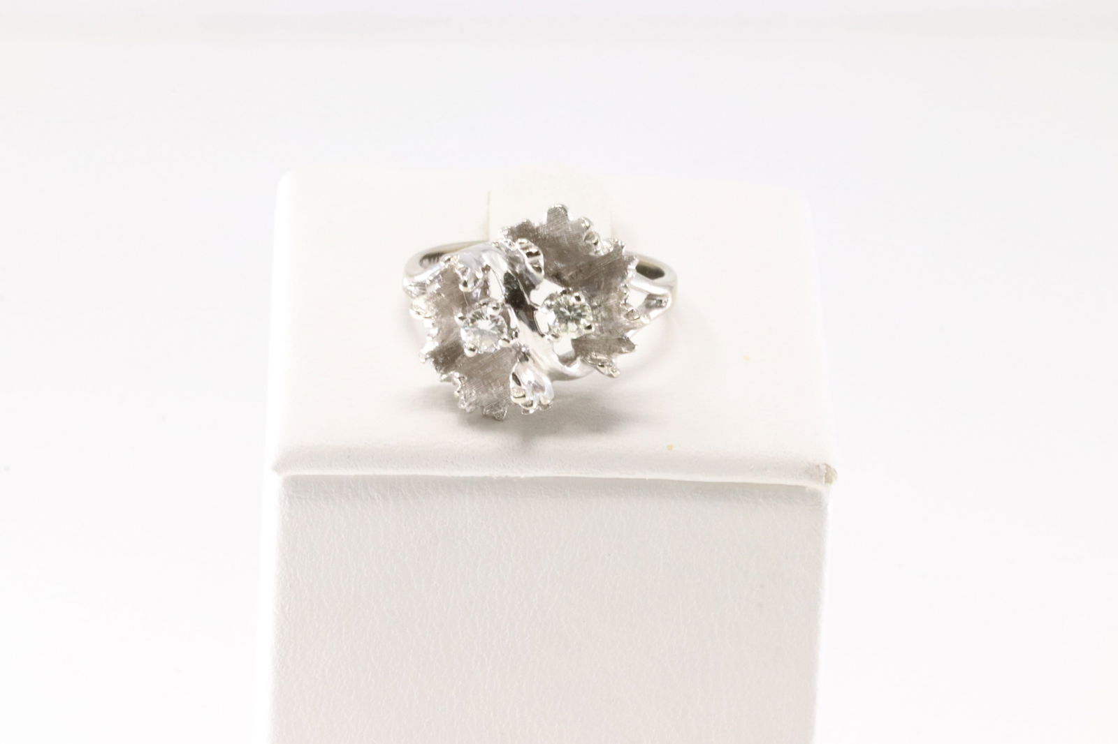 Diamond Ring 14Kt.: Ladies 14Kt White Gold Diamond Ring. Ring has a deisng with 2 round Diamonds. Diamonds weight:approx 0.25cte. Ring size: 6.50. Total weight: 4.40 Grams.