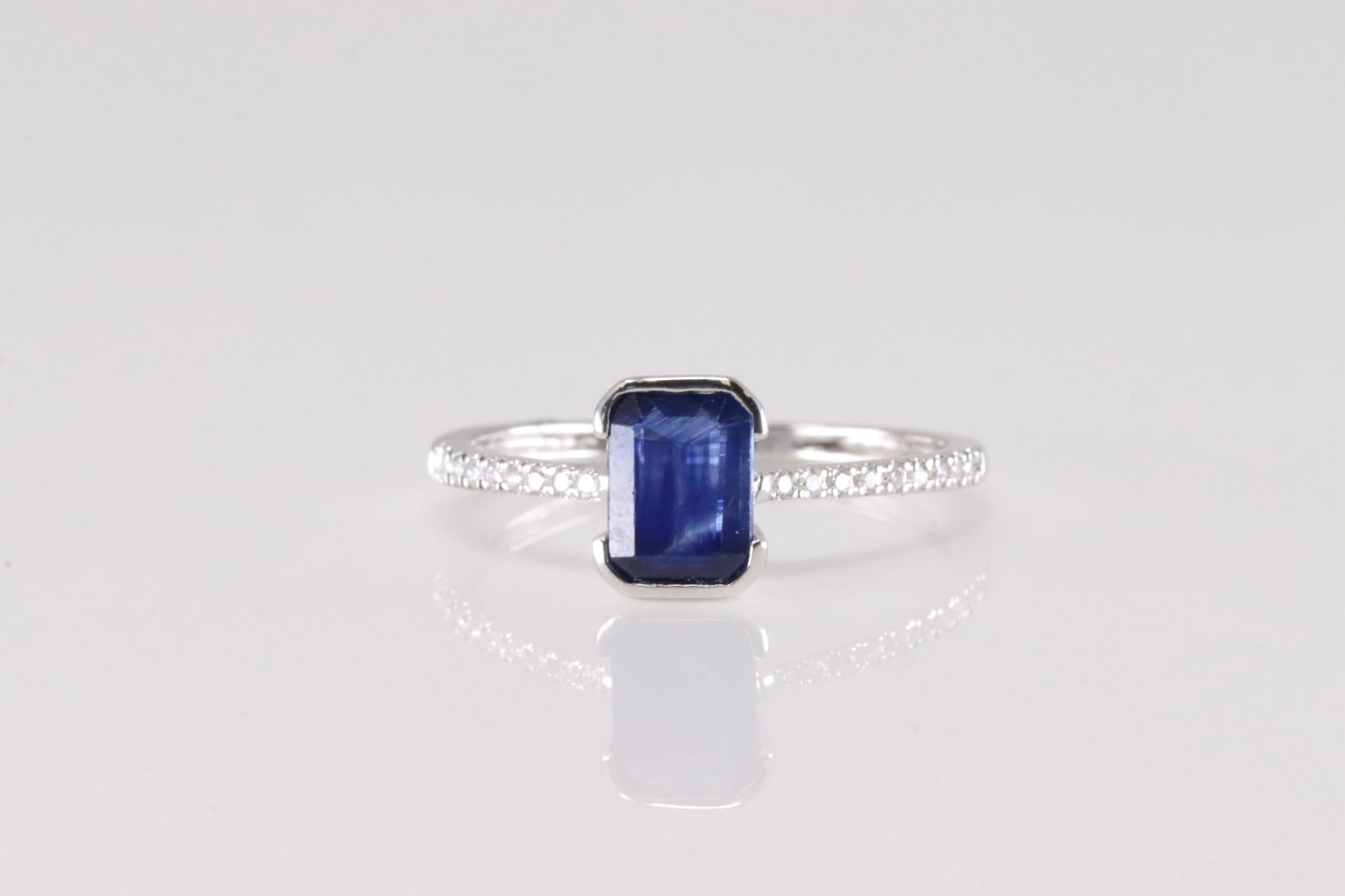 Sapphire & Diamond Ring 14Kt. (1 of 4)