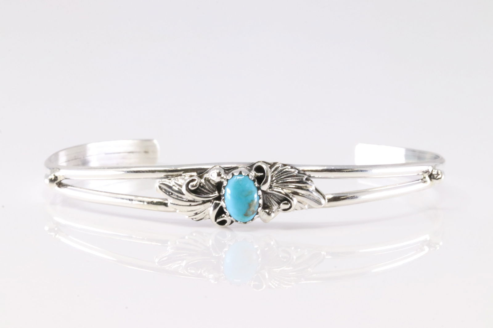 America Sterling Silver Turquoise Bracelet Cuff. (1 of 4)