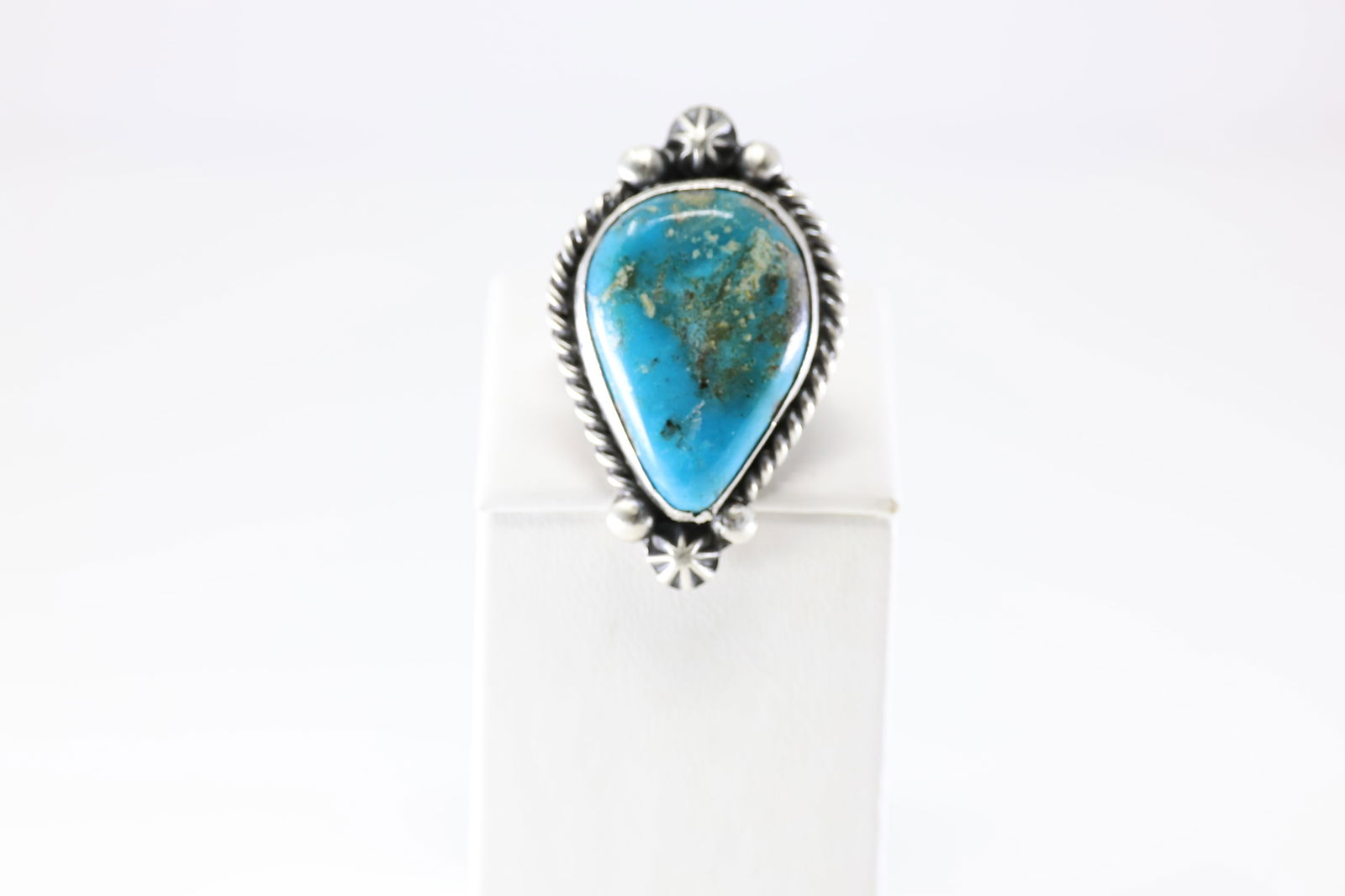 Native America Navajo Sterling Silver Turquoise Ring By Dixon.: This is a Native America Navajo Sterling Silver Turquoise Ring By Dixon. Stamp Dixon. Ring Size: 9.00.