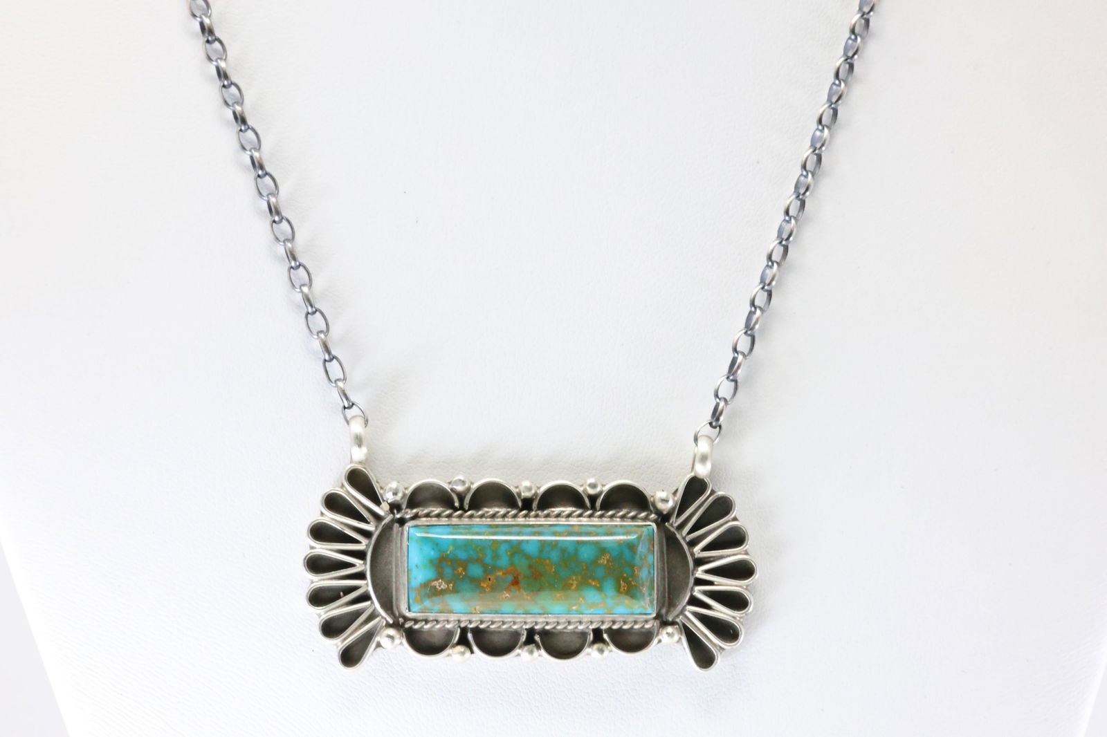 Native America Navajo Sterling Silver Kingman Turquoise Necklace By Gerildine James.: This is a Native America Navajo Sterling Silver Kingman Turquoise Necklace By Gerildine James. Stamp G James. Necklace Length: 18.00.