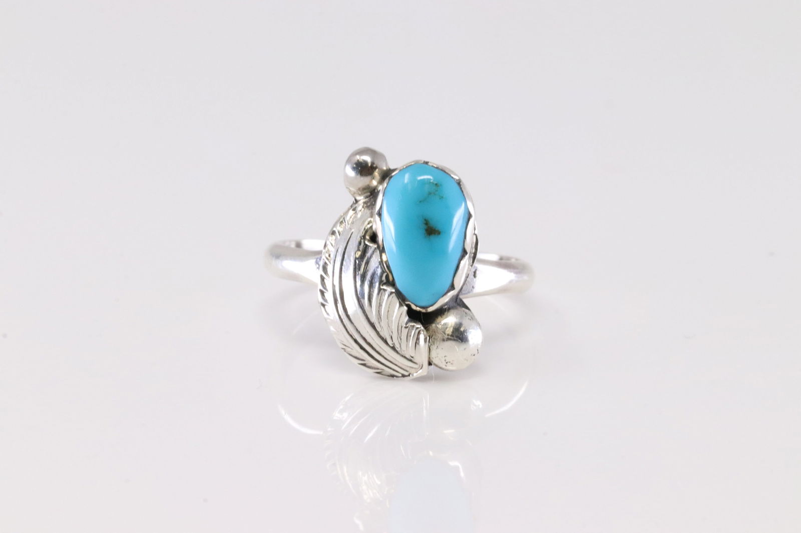 Native America Navajo Sterling Silver Turquoise Ring By Simplicio.: This is a Native America Navajo Sterling Silver Turquoise Ring By Simplicio. Ring size: