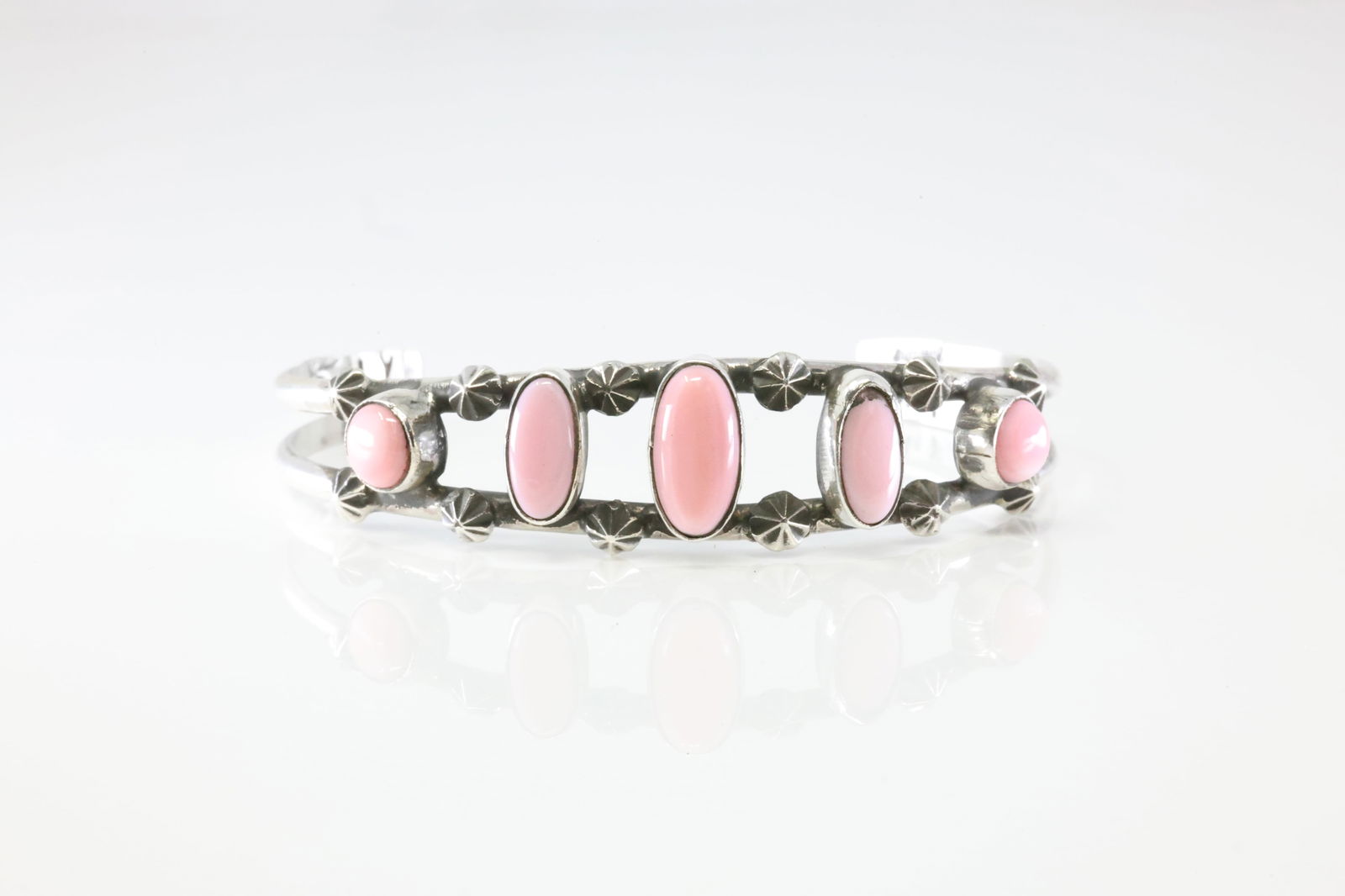 Native America Navajo Sterling Silver Pink Conch Bracelet Cuff By AY.: This is a Native America Navajo Sterling Silver Pink Conch Bracelet Cuff By AY. Stamp AY.