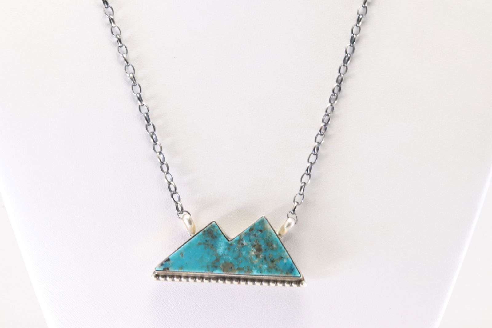 Native America Navajo Sterling Silver Kingman Turquoise Necklace By Augustine Largo.: This is a Native America Navajo Sterling Silver Kingman Turquoise Necklace By Augustine Largo. Stamp AL. Necklace Length: 18.00.