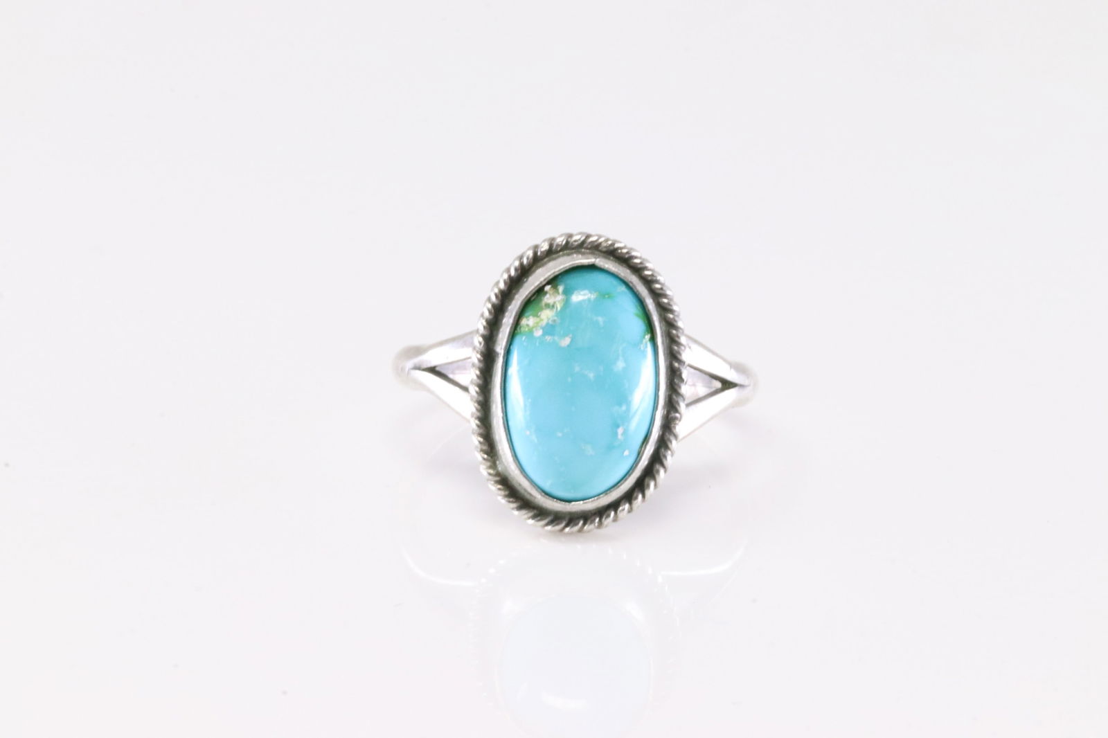 Native America Navajo Sterling Silver Turquoise Ring By Judy Largo.: This is a Native America Navajo Sterling Silver Turquoise Ring By Judy Largo. Stamp From R.B Company. Ring size: 7.00.