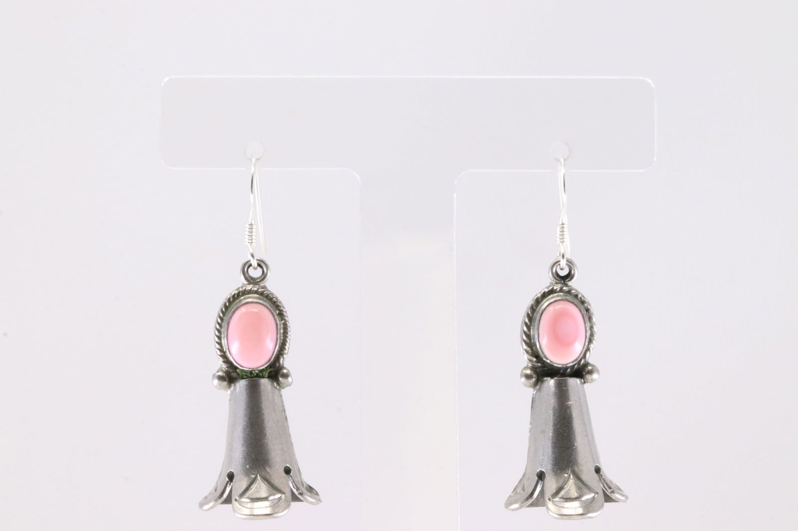 America Sterling Silver Pink Conch Dangling Earring's. (1 of 4)