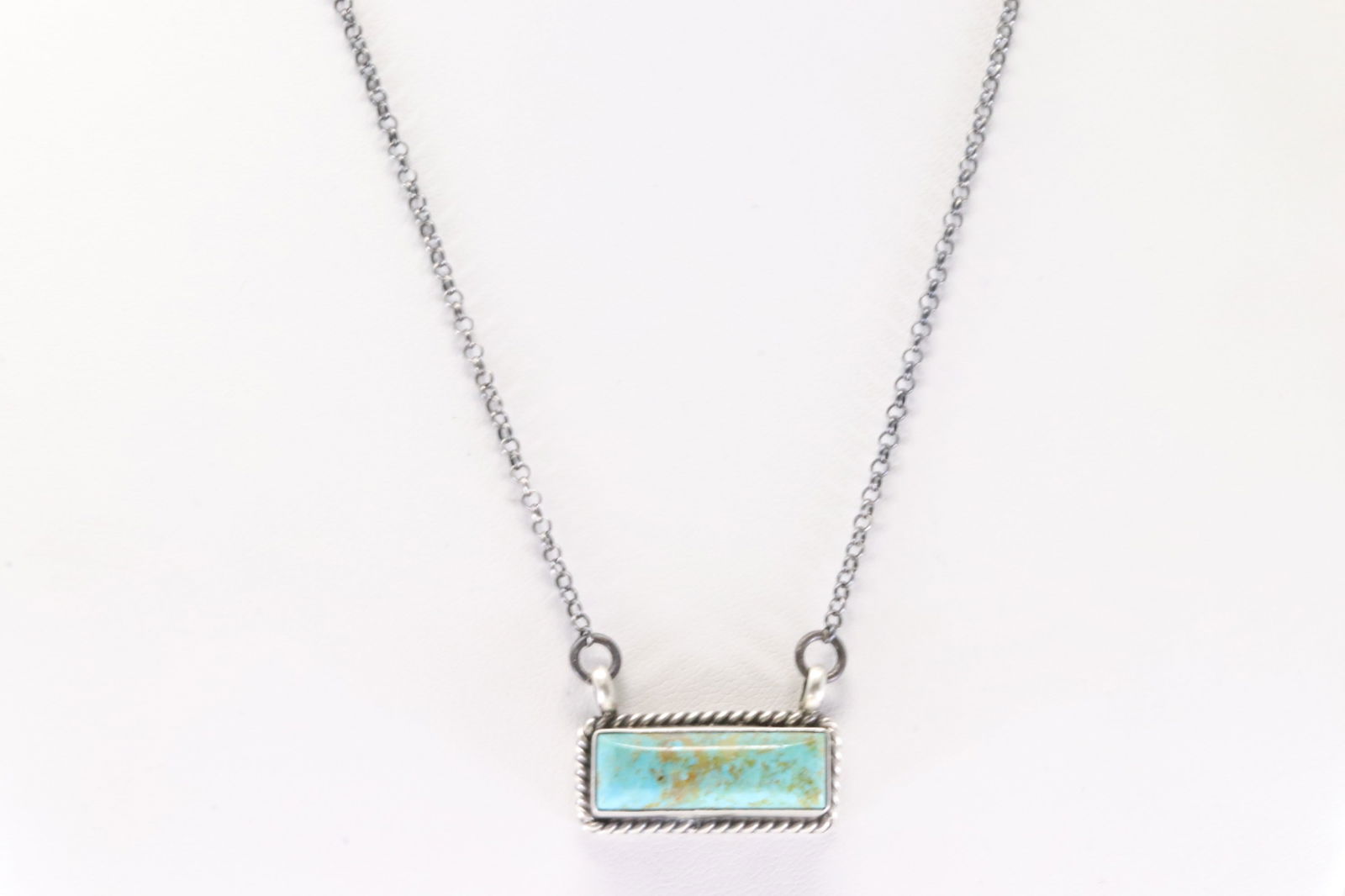 Native America Navajo Sterling Silver Kingman Turquoise Necklace By Johnny Dixon.: This is a Native America Navajo Sterling Silver Kingman Turquoise Necklace By Johnny Dixon. Stamp Dixon. Necklace Length: 16.00.