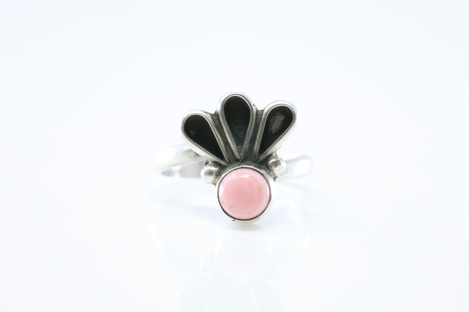 Native America Navajo Sterling Silver Pink Conch Ring By G James. (1 of 4)