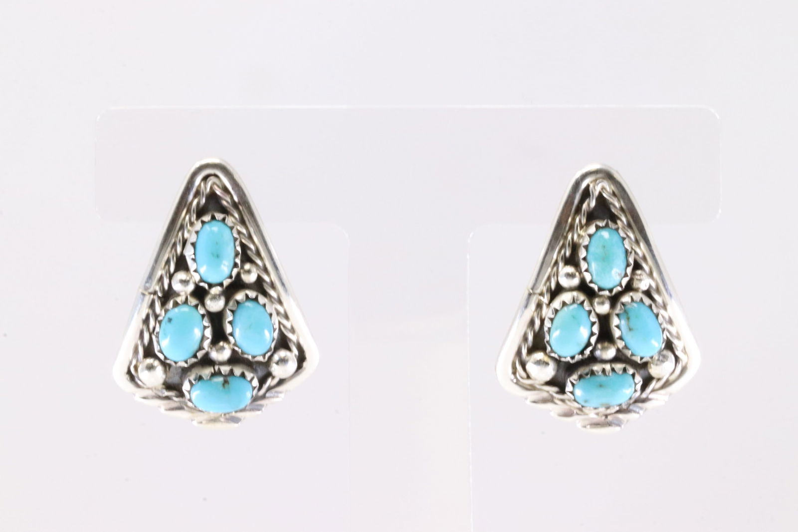 Native America Navajo Sterling Silver Kingman Turquoise Post Earring's By Melvin Chee.: This is a Native America Navajo Sterling Silver Kingman Turquoise Post Earring's By Melvin Chee. Stamp M Chee.