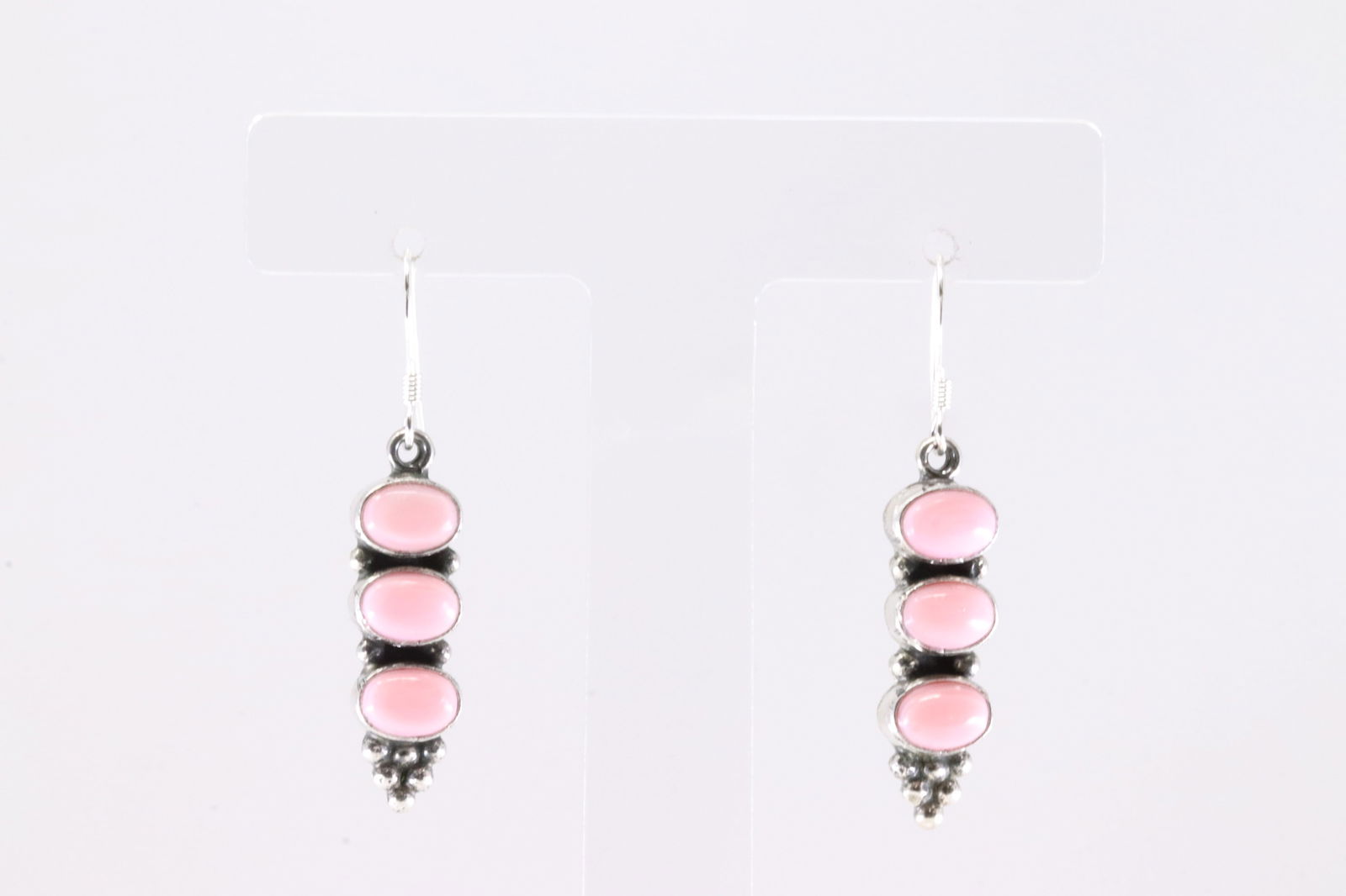 Native America Navajo Sterling Silver Pink Conch Shell Dangling Earring's By Gary Shorty.: This is a Native America Navajo Sterling Silver Pink Conch Shell Dangling Earring's By Gary Shorty. Stamp From R.B Company.