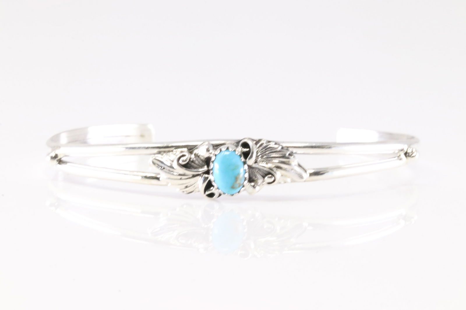 America Sterling Silver Turquoise Bracelet Cuff.: This is a America Sterling Silver Turquoise Bracelet Cuff.